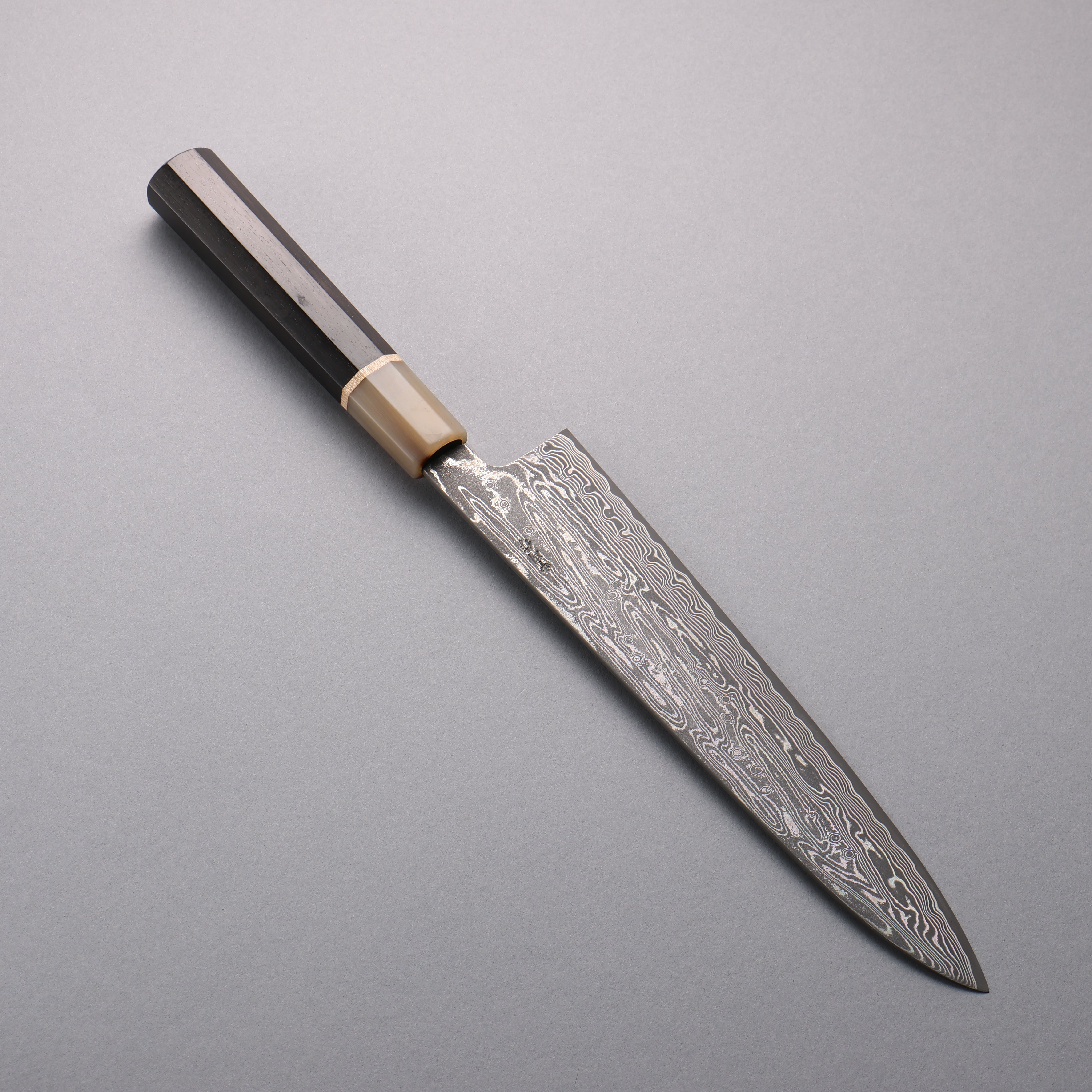 清助 SPG STRIX 黑色大馬士革紋 牛刀 240mm 黑檀 (楓木環 水牛角口輪) 握把 - 清助刃物
