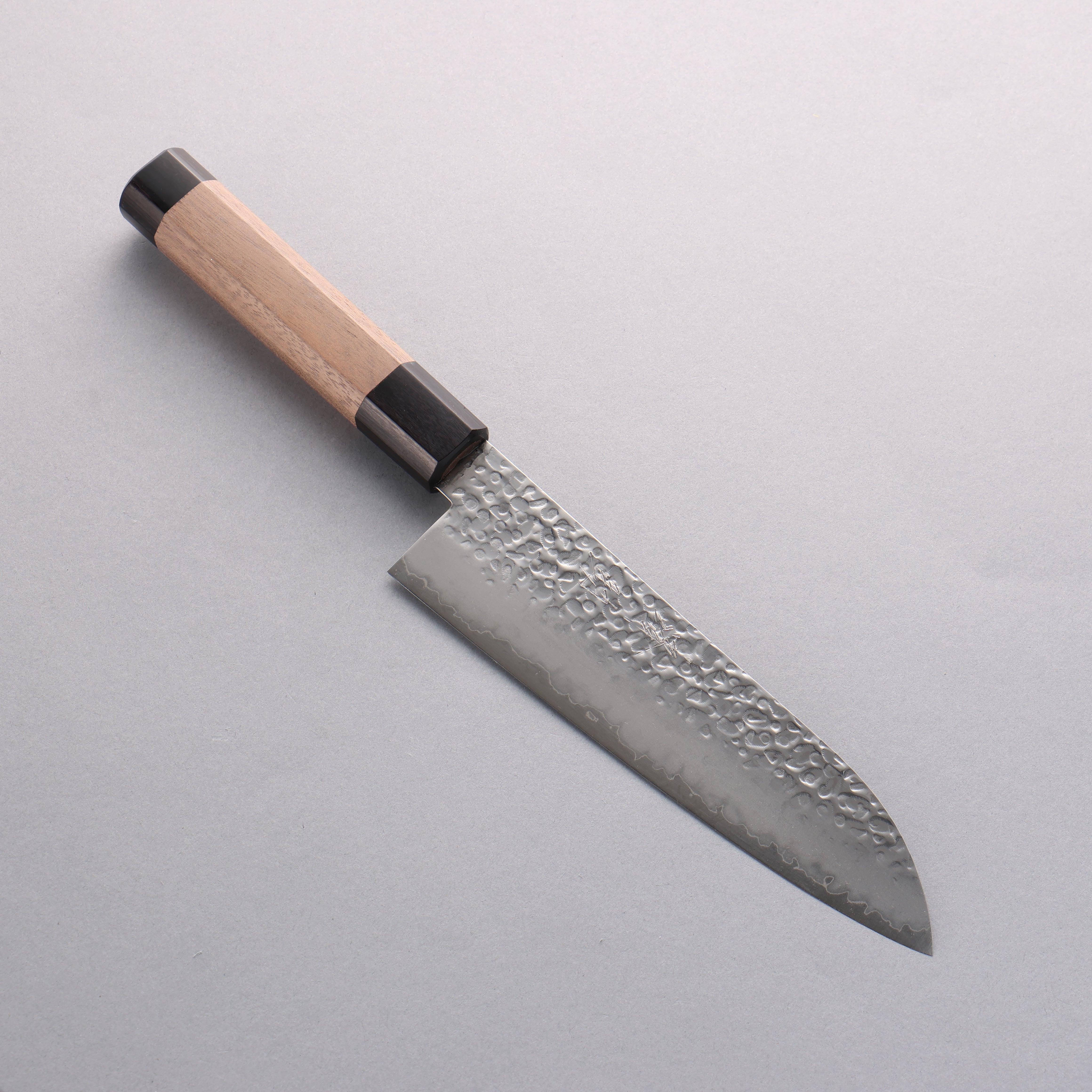 清助 銀三鋼 鎚目 三德刀 180mm 核桃木(兩側帶黑色環型設計) 握把 - 清助刃物