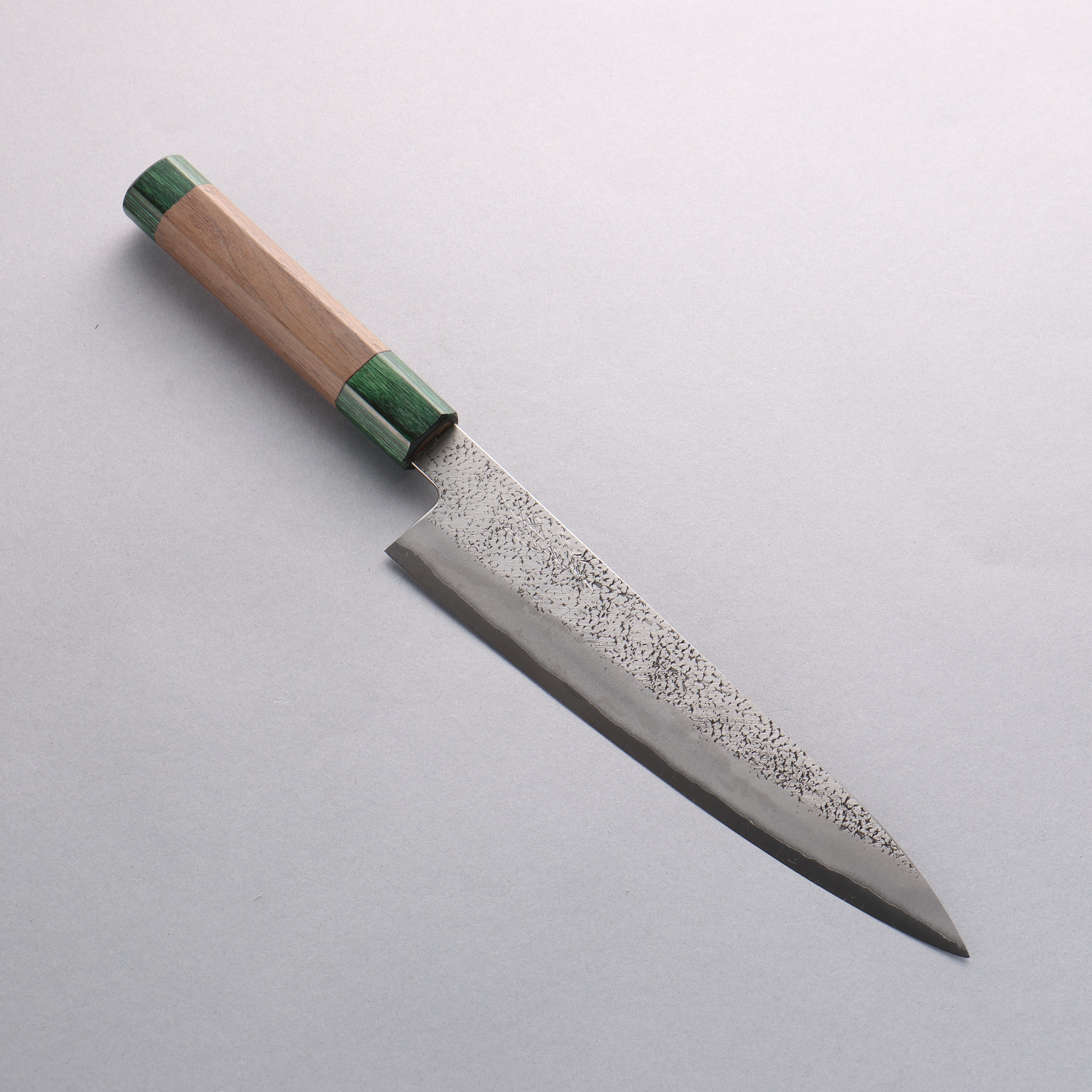 清助 超級青鋼 鎚目 牛刀 210mm 核桃木(兩側帶綠色環型設計) 握把 - 清助刃物