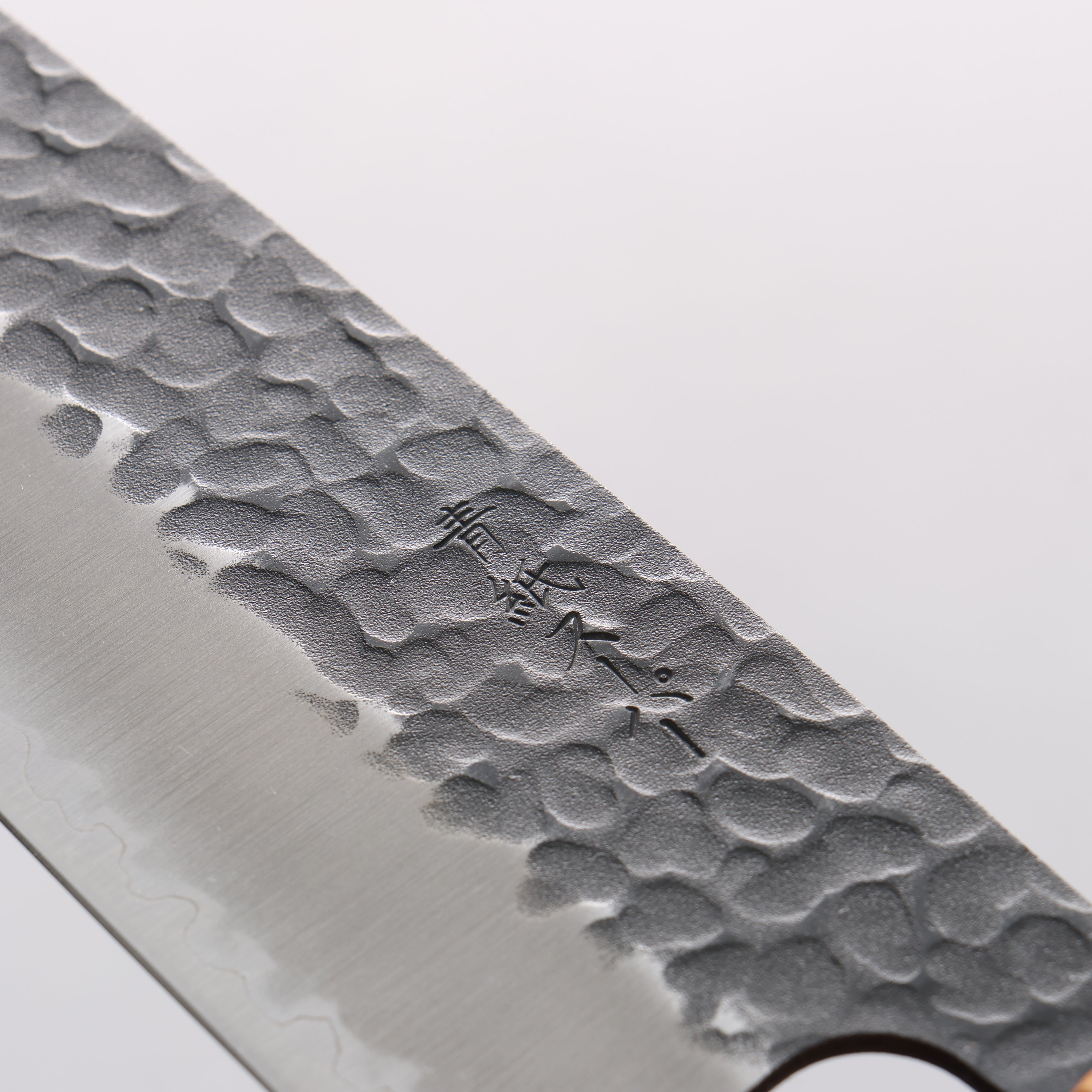 翁流 超級青鋼 鎚目 黑打 三德刀 165mm 橡木 握把 - 清助刃物