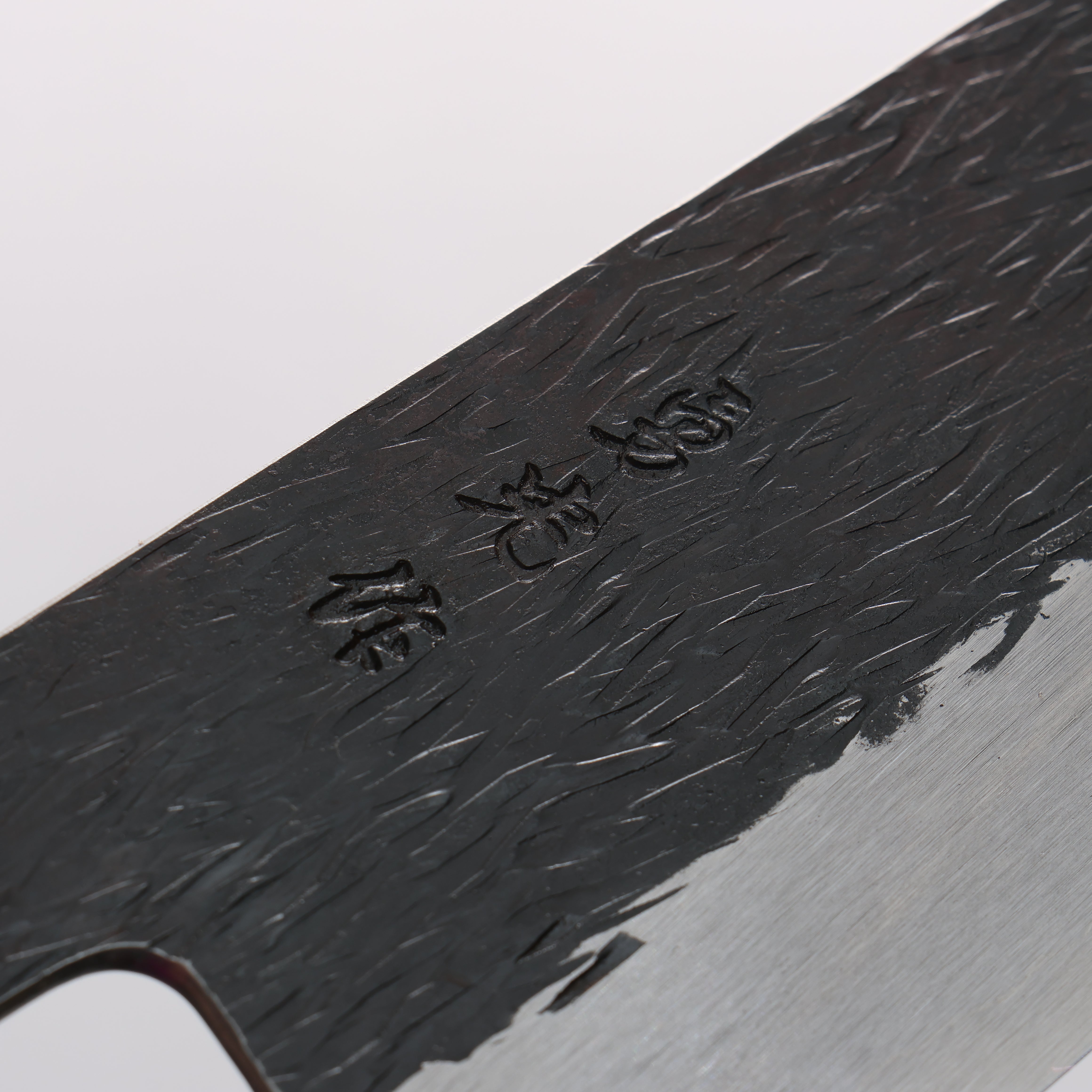 安倍勇光 超級青鋼 鎚目 黑打 牛刀 210mm 紫檀木 (五角形) 握把 - 清助刃物