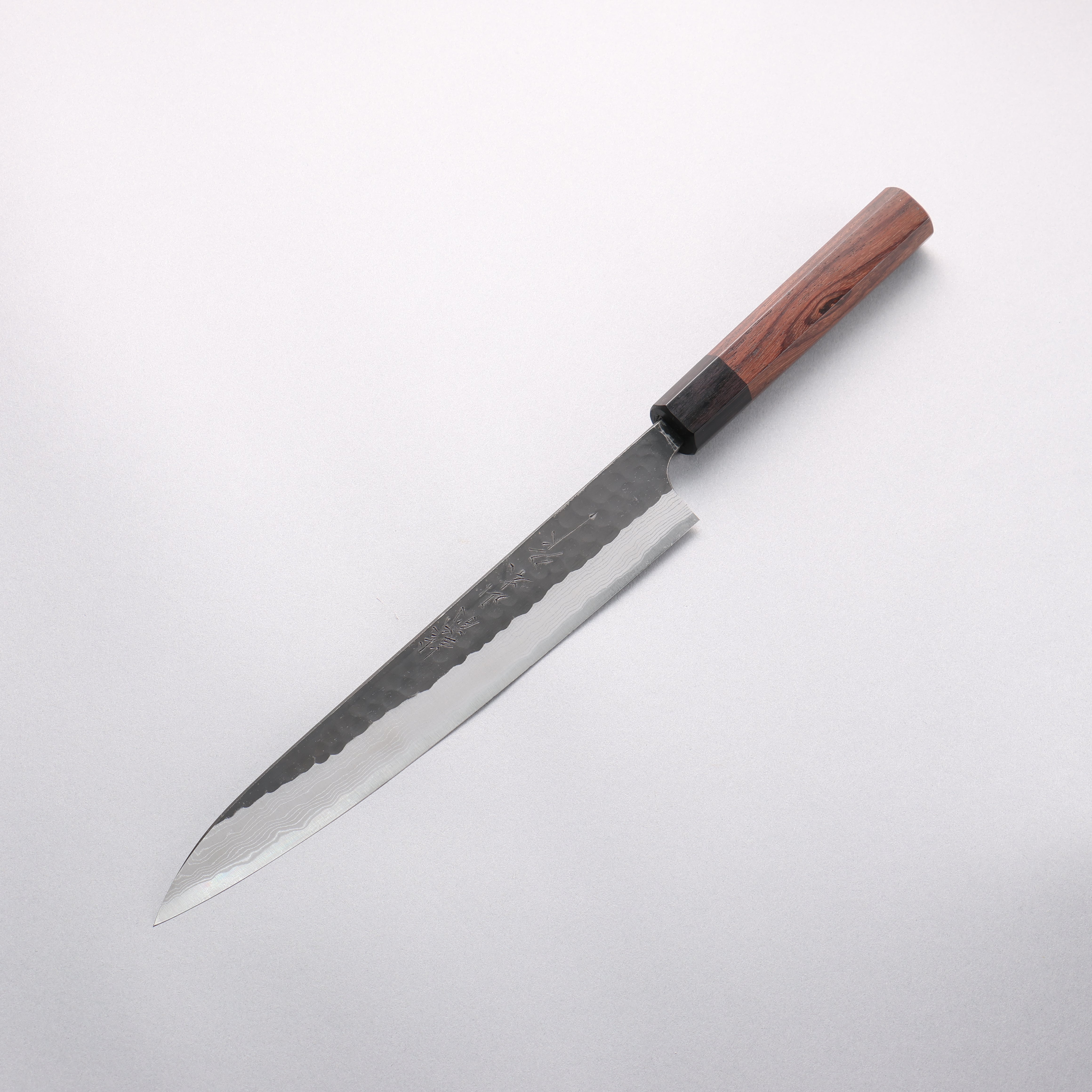 山本 直 超級青鋼 黑打 鎚目 大馬士革紋 柳刃 240mm 紫檀木 握把 - 清助刃物