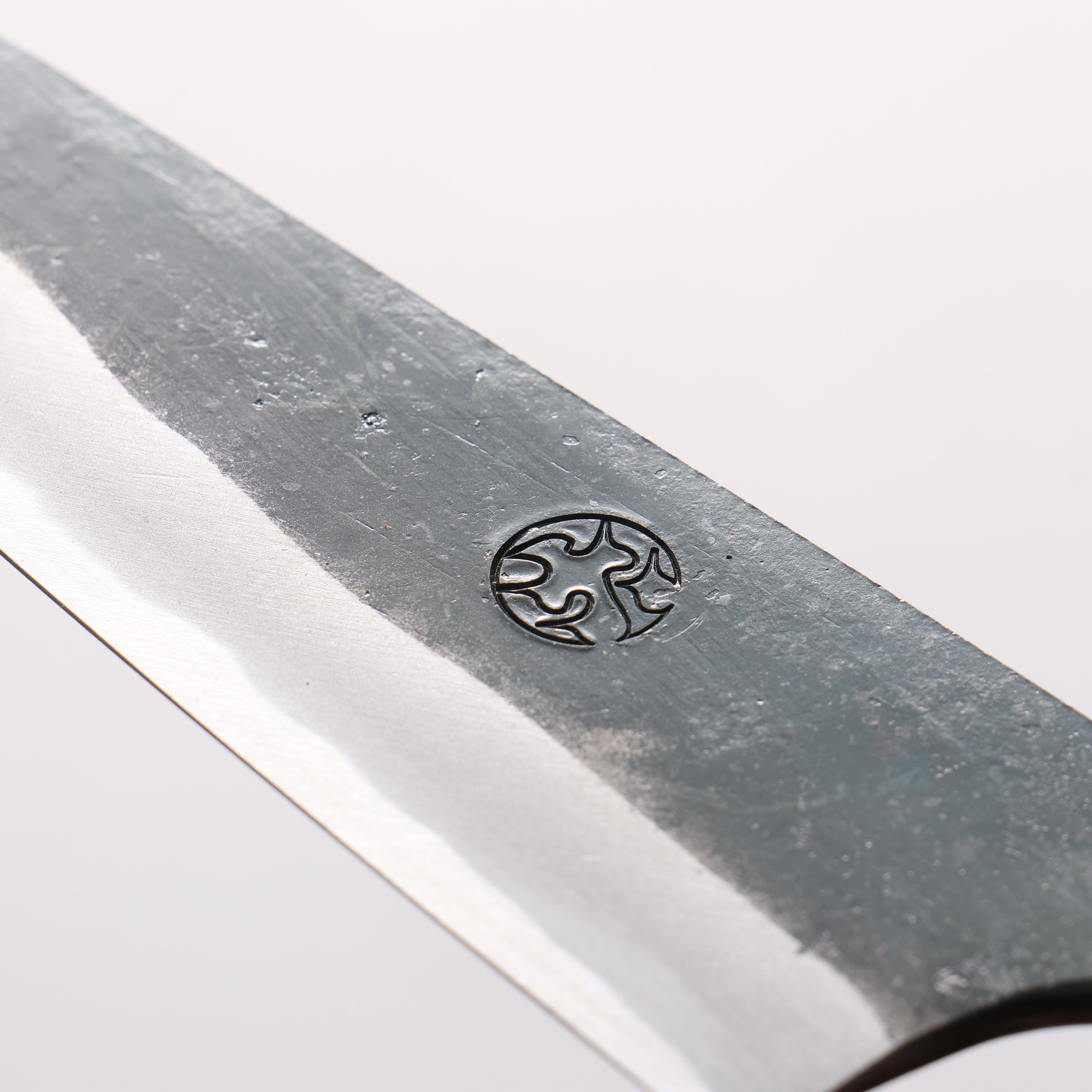 西田大祐 小春 白鋼一號 黑打 多用途小刀 130mm 核桃木 握把 - 清助刃物