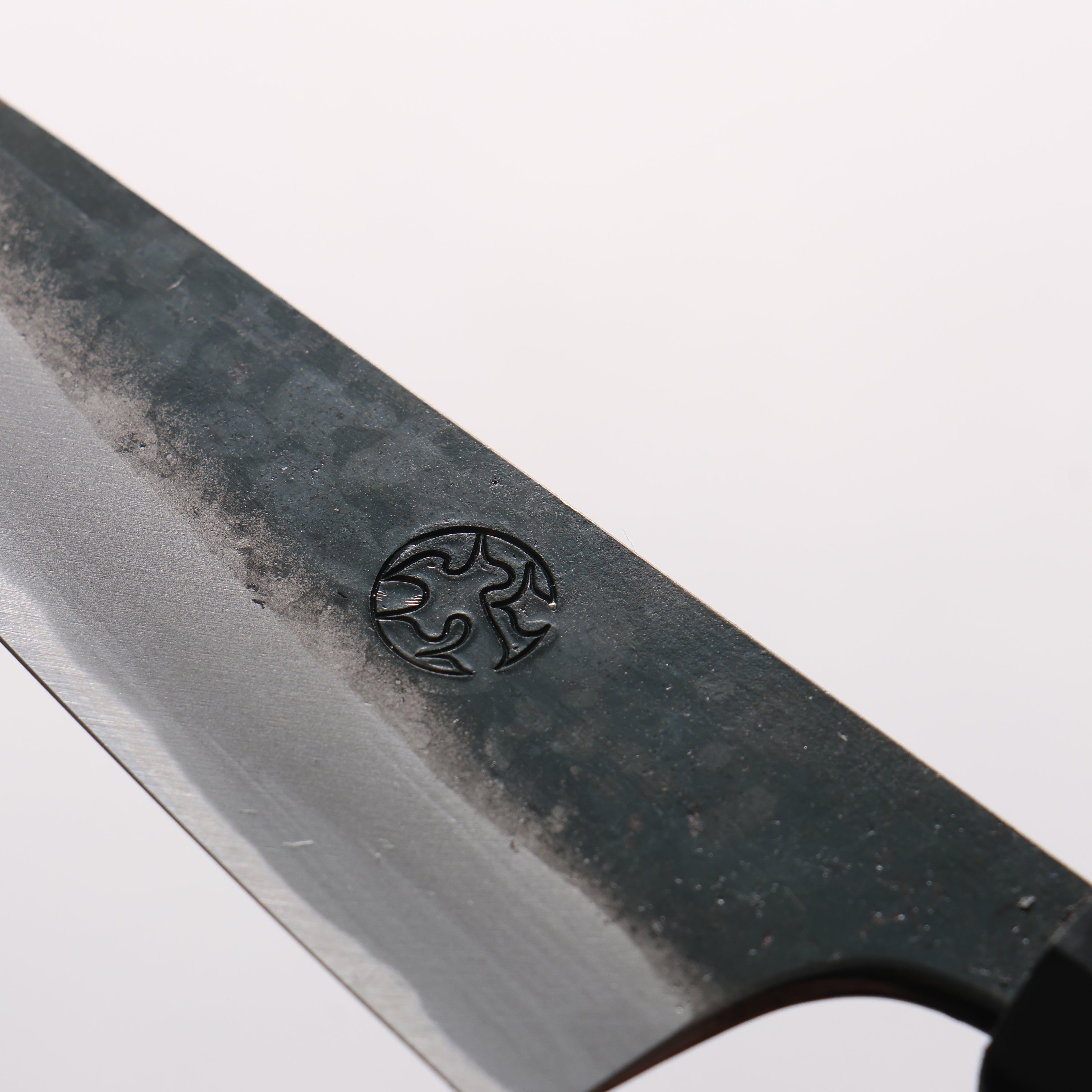 西田大祐 小春 白鋼一號 黑打 多用途小刀 100mm 核桃木 握把 - 清助刃物