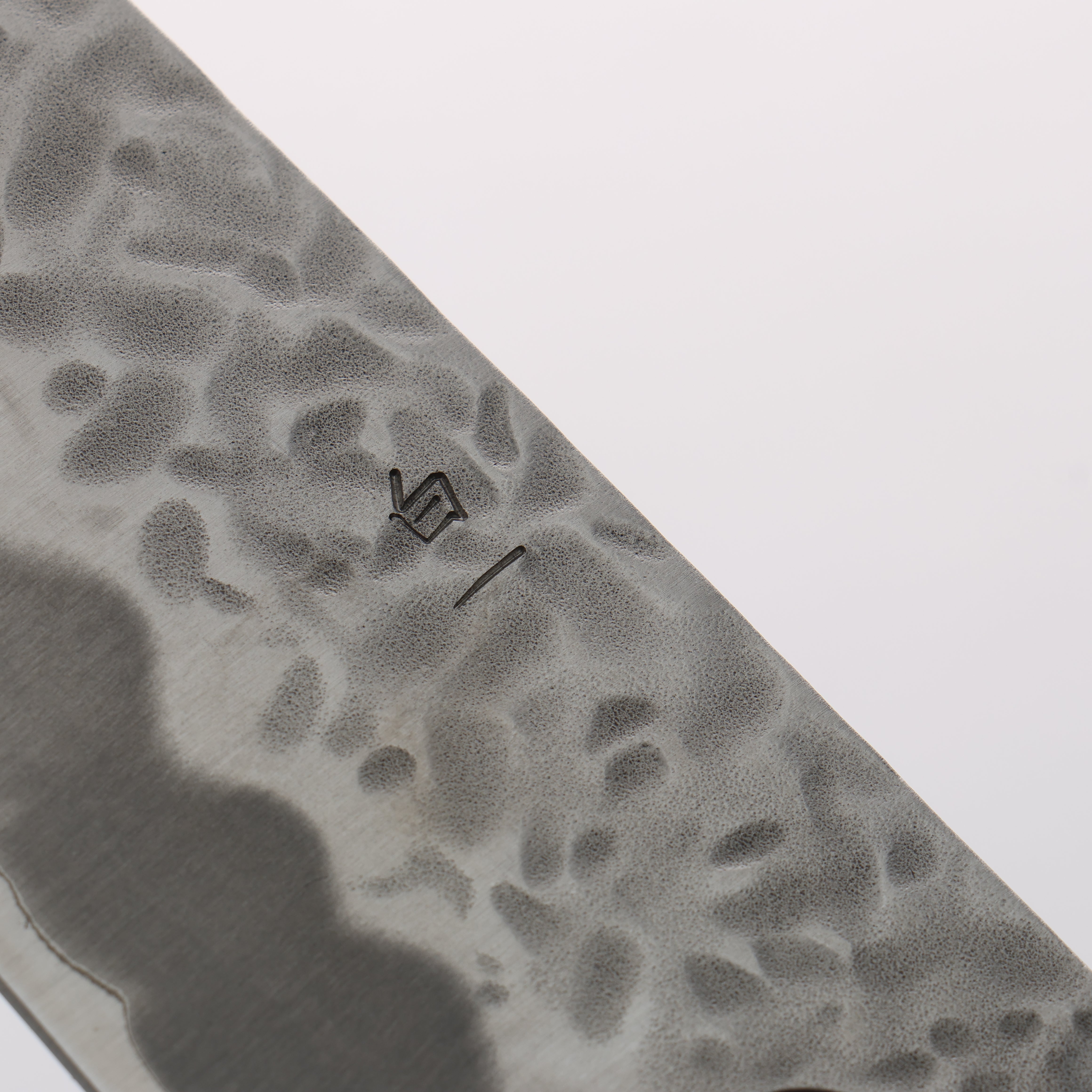 翁流 白鋼一號 鎚目 牛刀 210mm 橡木 握把 - 清助刃物