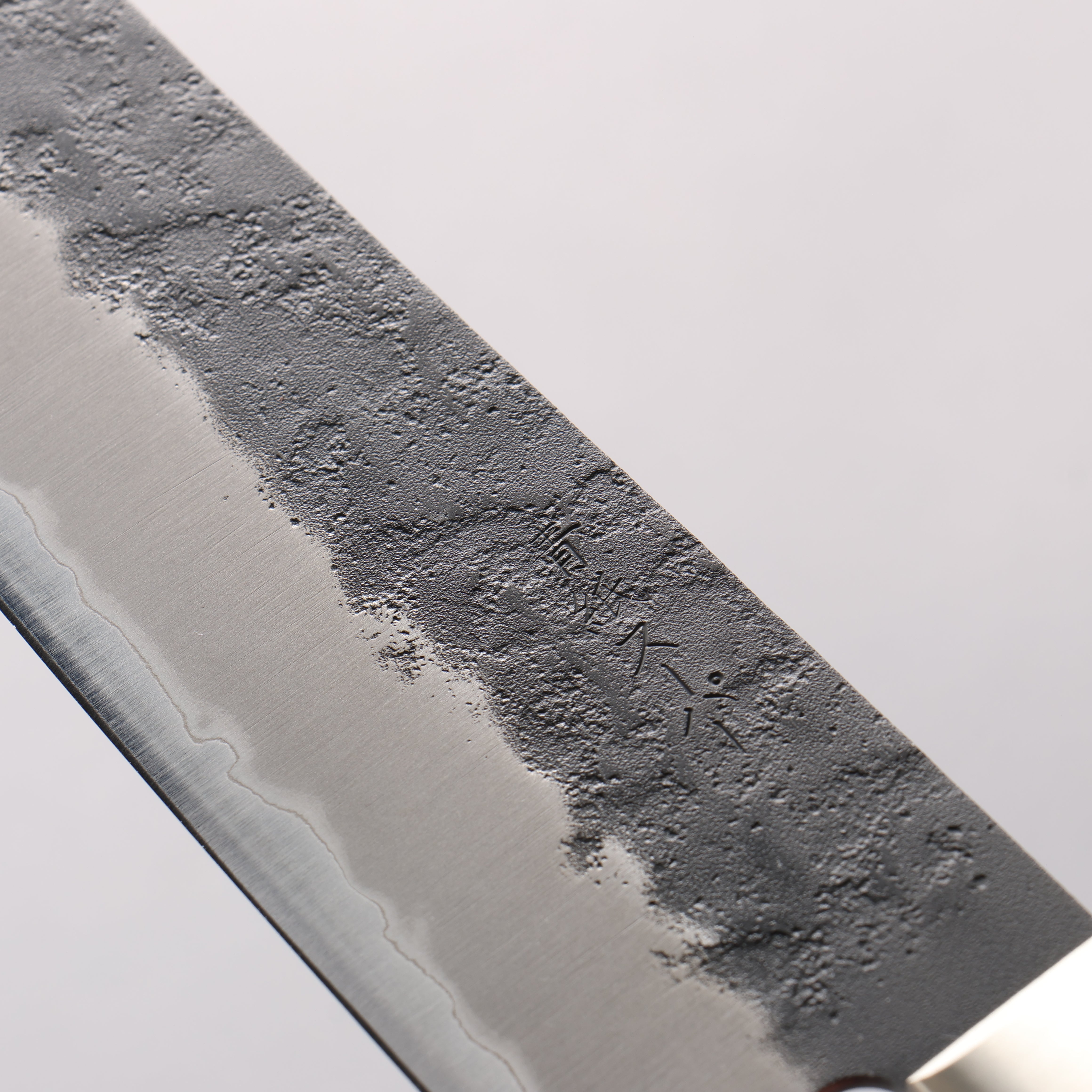 清助 黑梨 超級青鋼 梨地 黑打 牛刀 210mm 紅合成木 握把 - 清助刃物