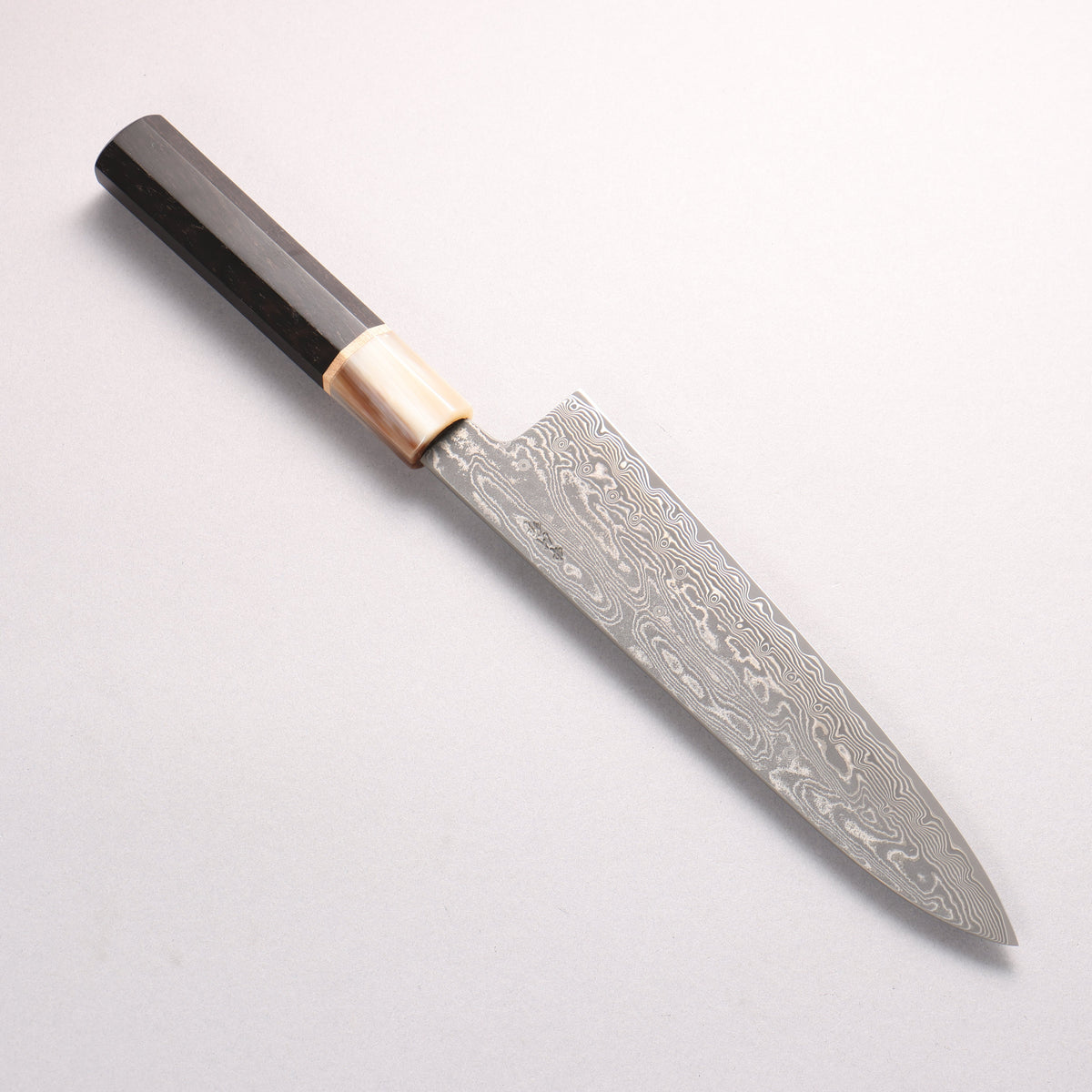 中川 悟志 SPG STRIX 黑色大馬士革紋 牛刀 210mm 黑檀 (1楓木環 有大理石花紋的水牛角口輪) 握把 - 清助刃物