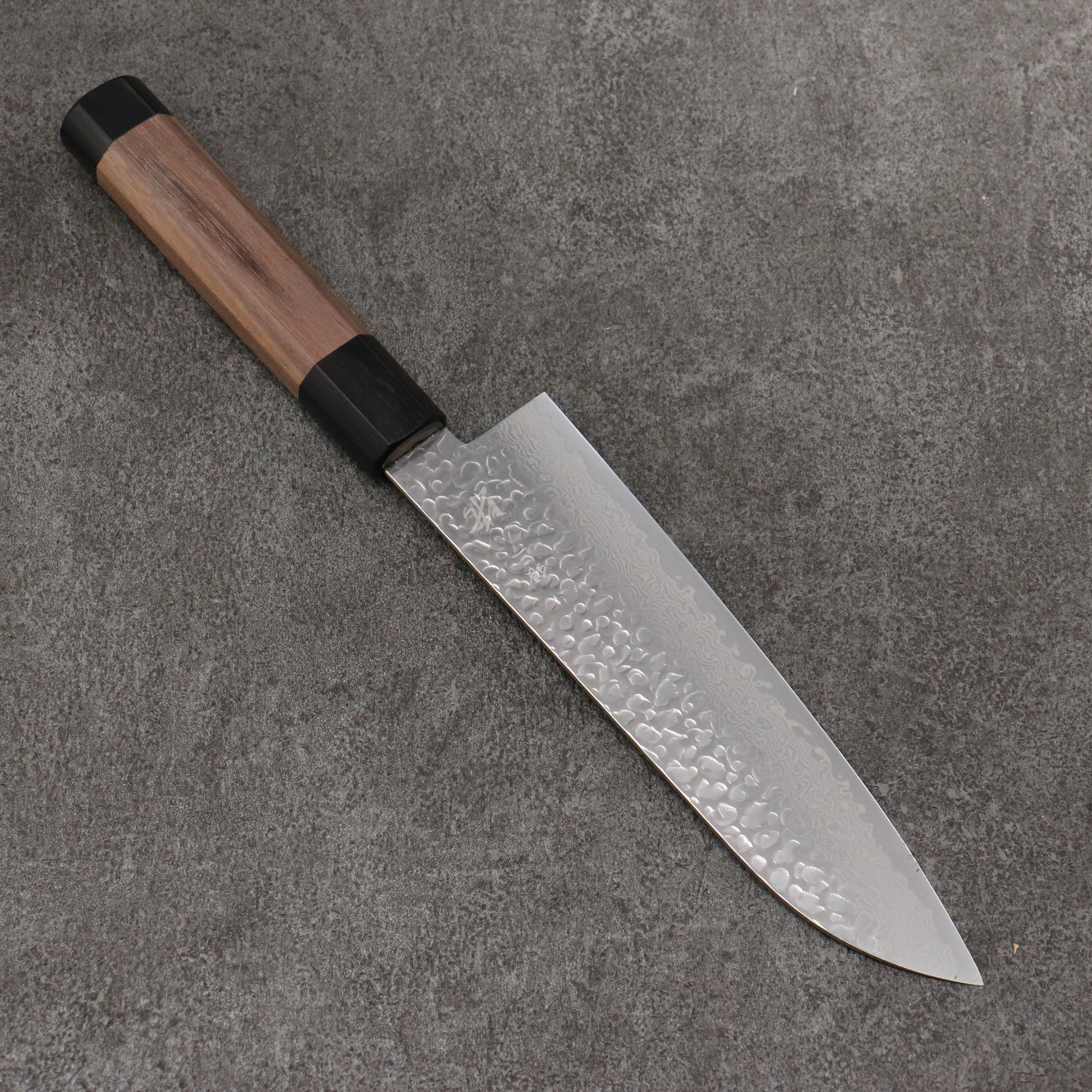 清助 銀三鋼 鎚目 大馬士革紋 三德刀 180mm 核桃木(兩側帶黑色環型設計) 握把 - 清助刃物