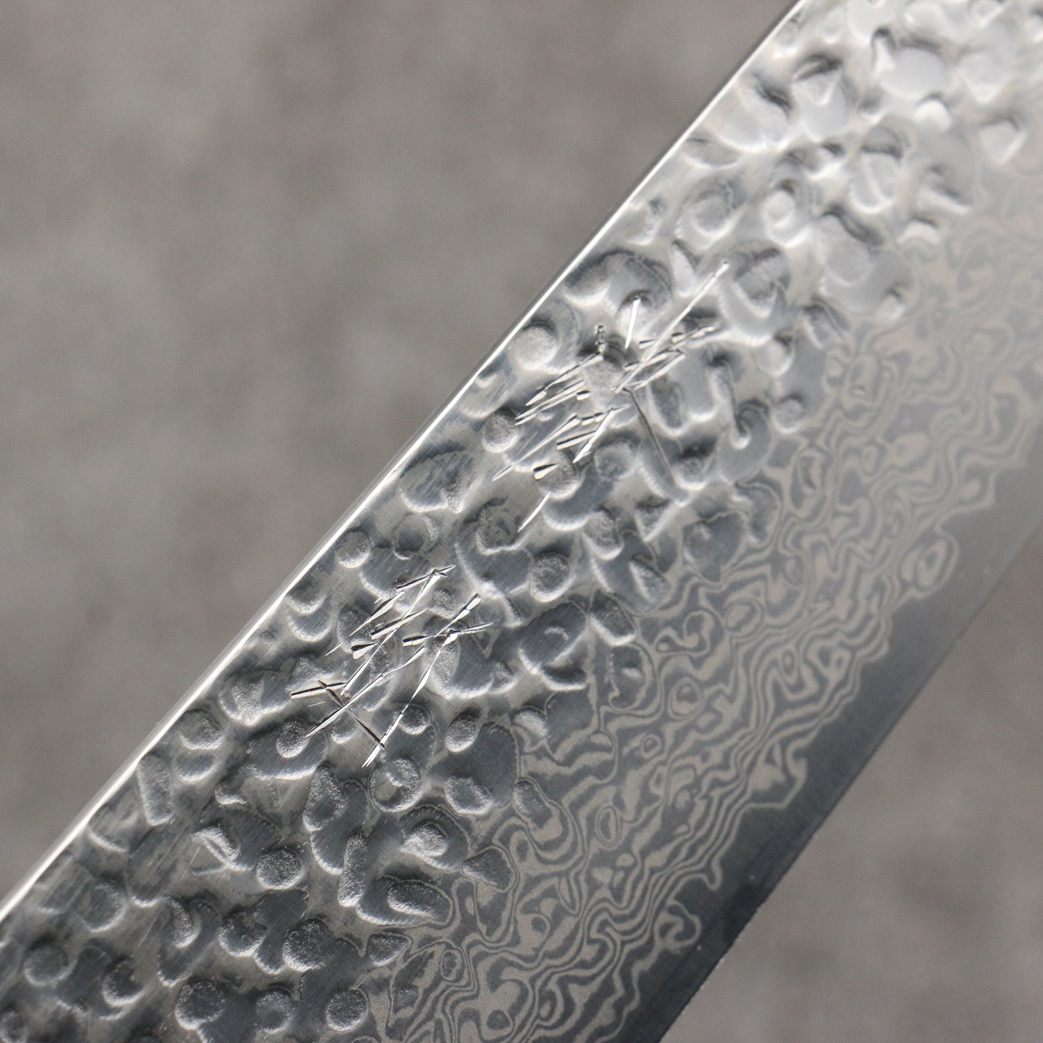 清助 銀三鋼 鎚目 大馬士革紋 三德刀 180mm 核桃木(兩側帶黑色環型設計) 握把 - 清助刃物