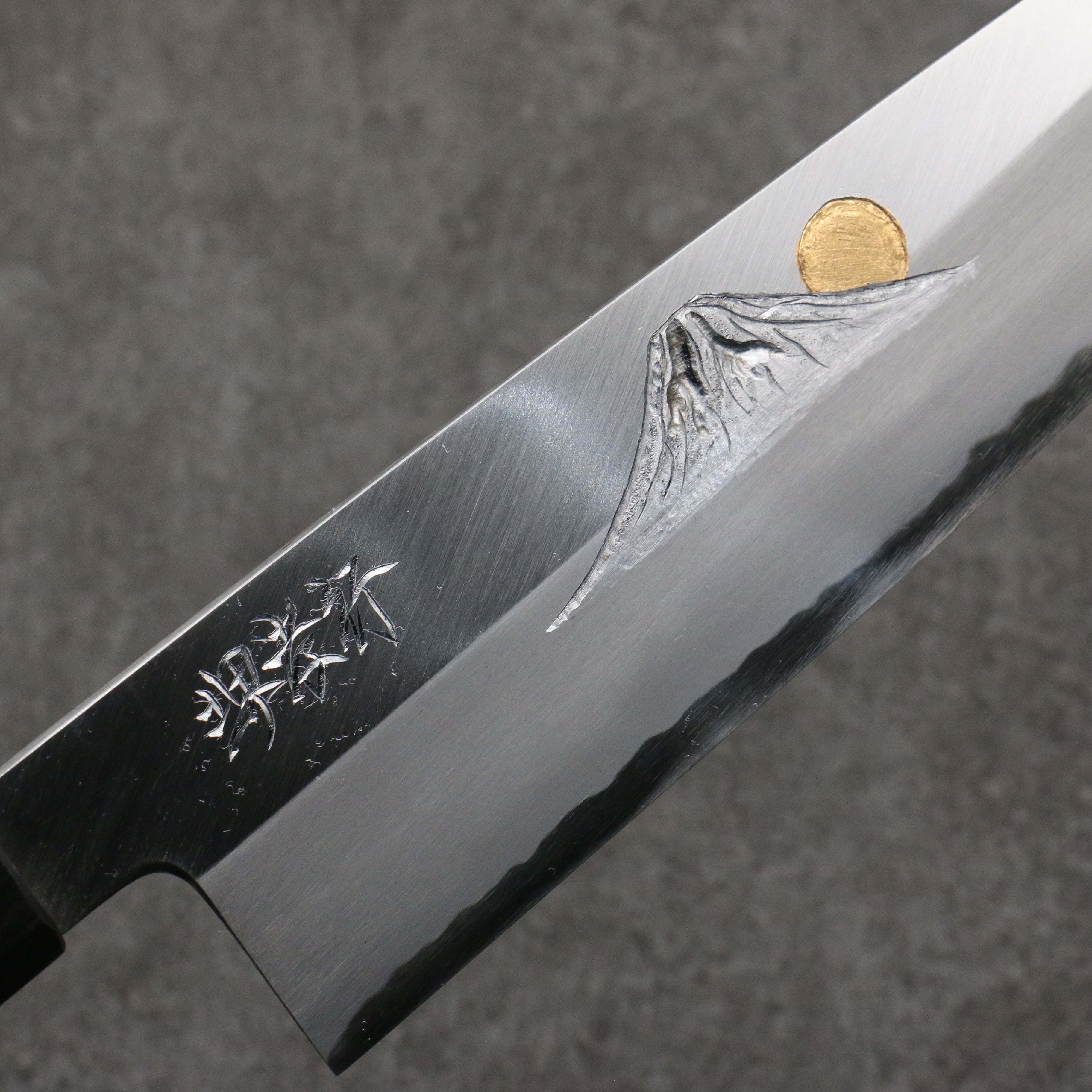 堺 孝行 窪田金雕刻 富士山和日落 青鋼二號 牛刀 240mm 木蘭(口輪:水牛角) 握把 - 清助刃物