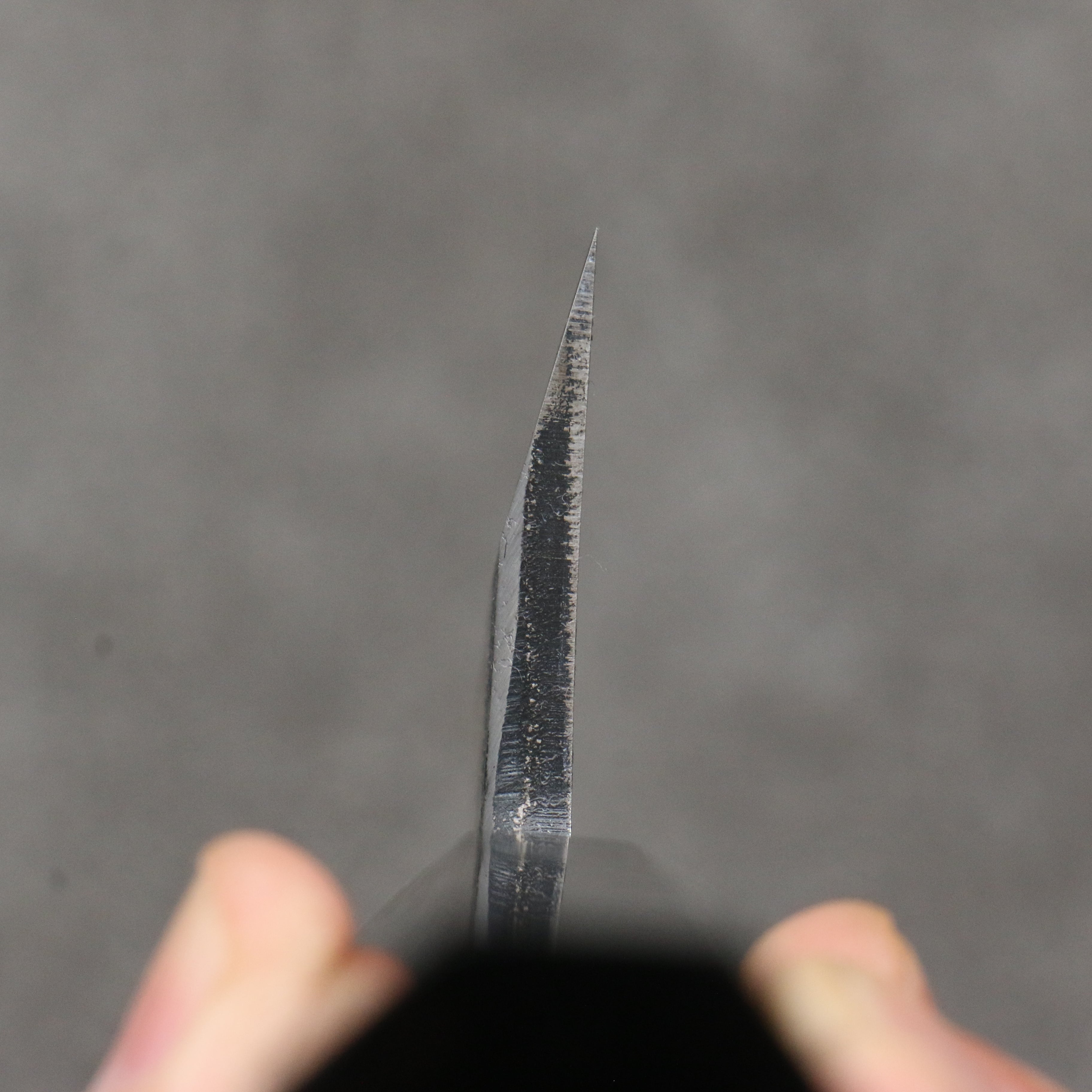 堺 孝行 窪田金雕刻 舞妓與櫻 白鋼二號 黑打 出刃 150mm 黑檀 握把 - 清助刃物