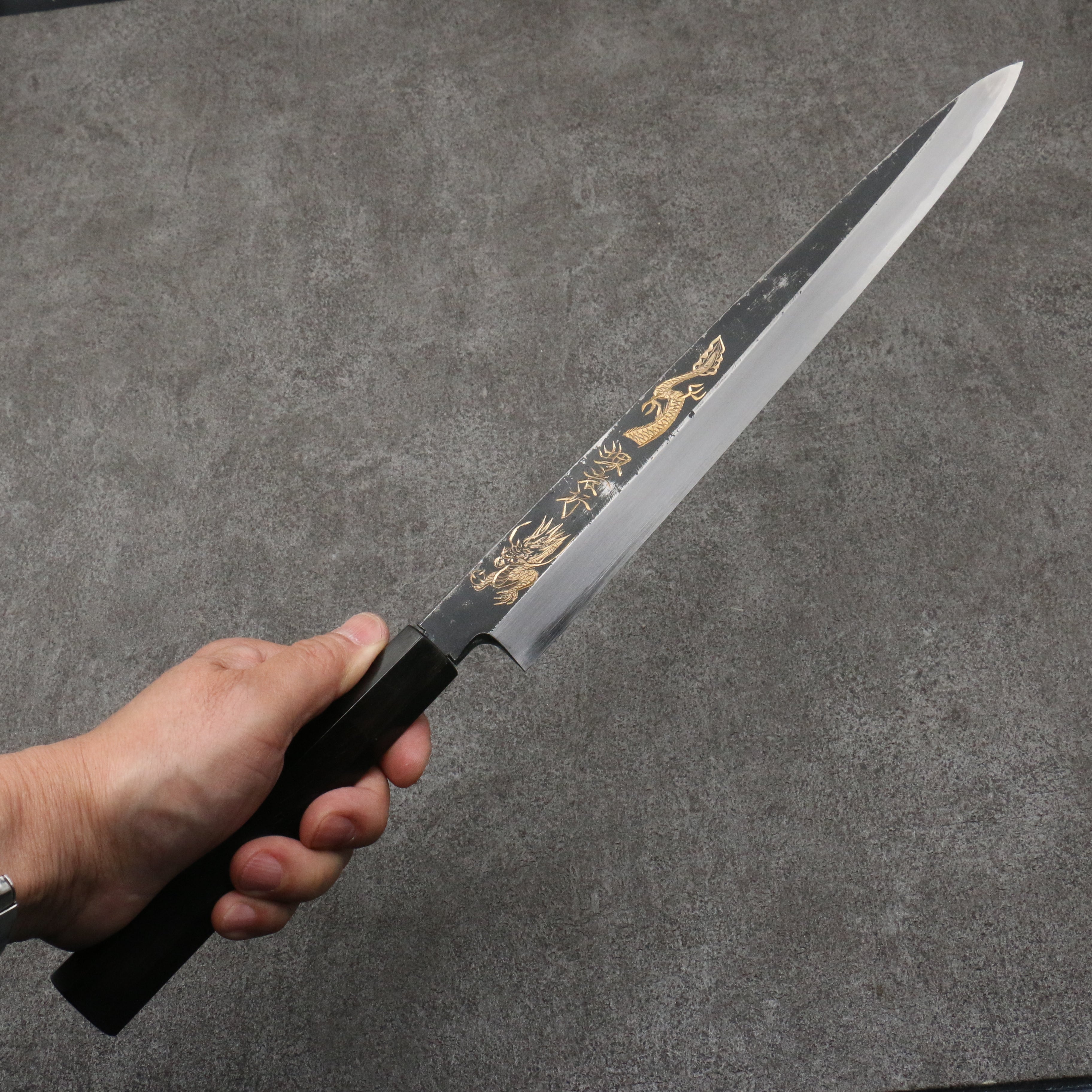 堺 孝行 窪田金雕刻 金龍 白鋼二號 黑打 柳刃 300mm 黑檀 握把 - 清助刃物