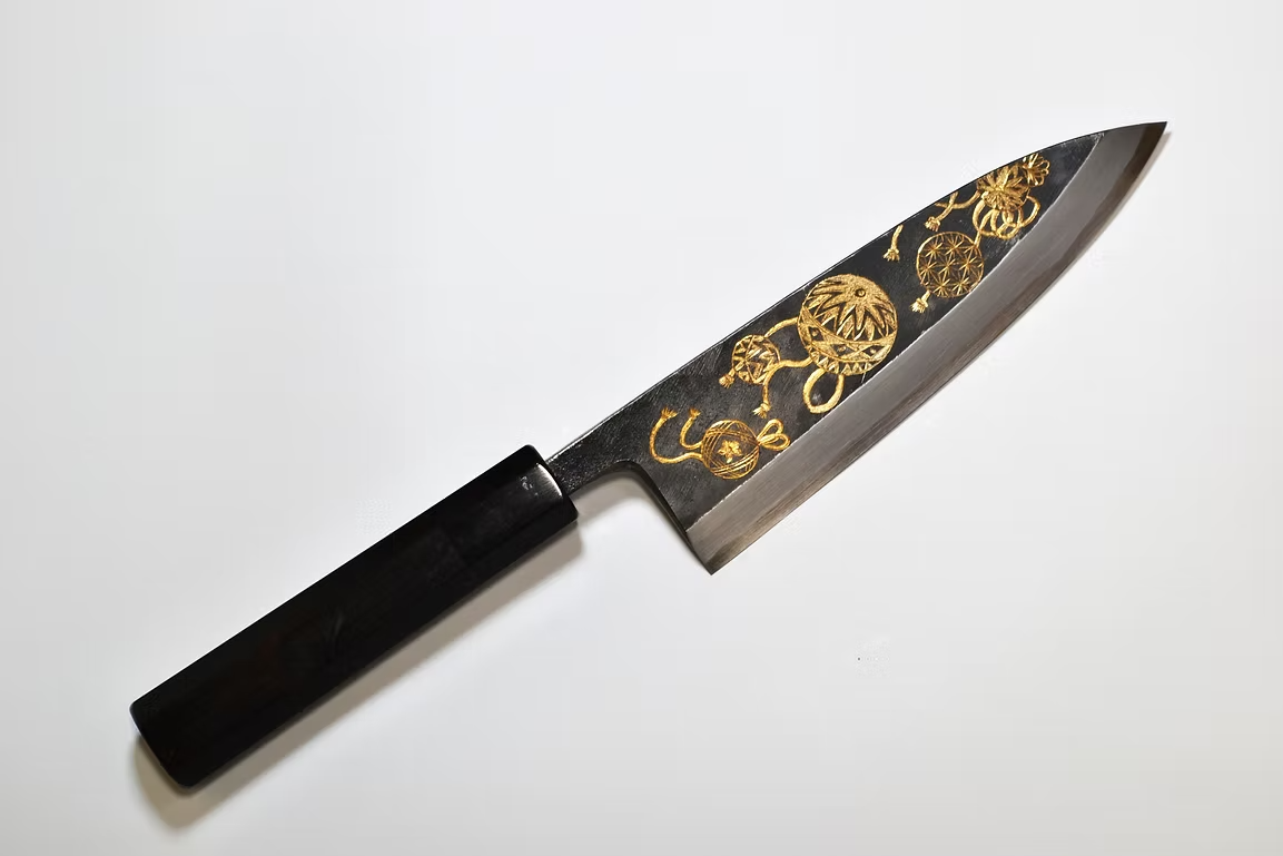 堺 孝行 窪田金雕刻 手鞠 白鋼二號 黑打 出刃 165mm 黑檀(口輪:黑水牛銀輪) 握把