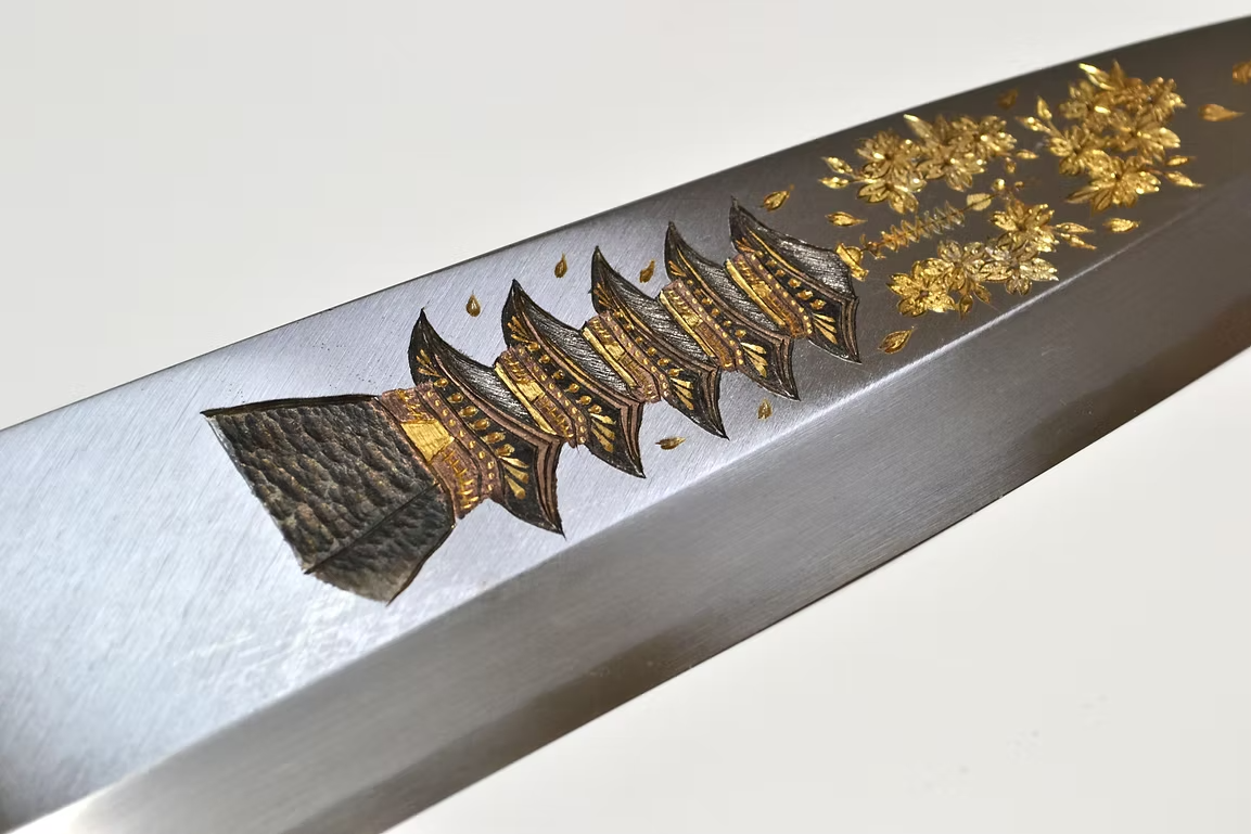 堺 孝行 窪田金屬飾雕刻 五重塔 白鋼 霞研 出刃 240mm 木蘭(口輪:水牛角) 握把
