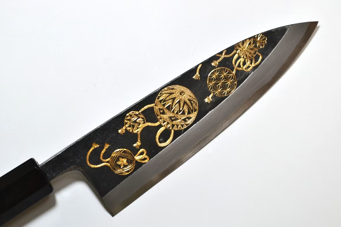堺 孝行 窪田金雕刻 手鞠 白鋼二號 黑打 出刃 165mm 黑檀(口輪:黑水牛銀輪) 握把