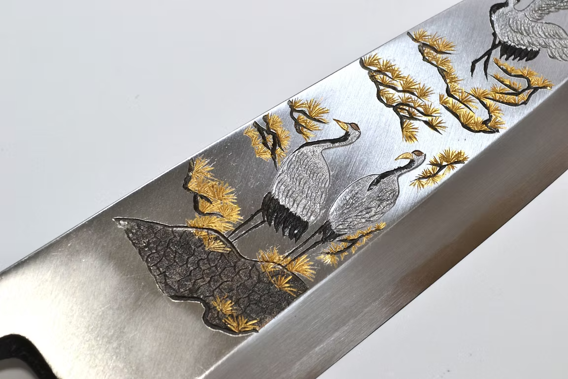 堺 孝行 窪田金屬飾雕刻 松鶴 白鋼 霞研 出刃 240mm 木蘭(口輪:水牛角) 握把