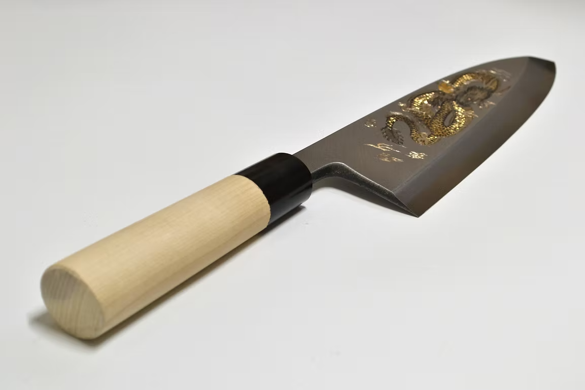 堺 孝行 窪田金屬飾雕刻 一登龍門 白鋼 霞研 出刃 240mm 木蘭(口輪:水牛角) 握把