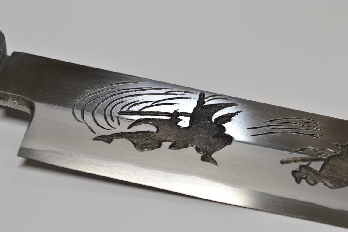 堺 孝行 窪田金屬飾雕刻 武士道 銀三鋼 先丸柳刃 330mm 雞翅木(口輪:黒色水牛角) 握把