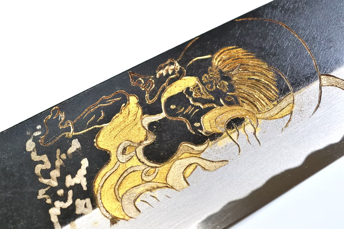 堺 孝行 窪田金雕刻 風神 白鋼二號 黑打 三德刀 180mm 黑檀(口輪:黑水牛銀輪) 握把