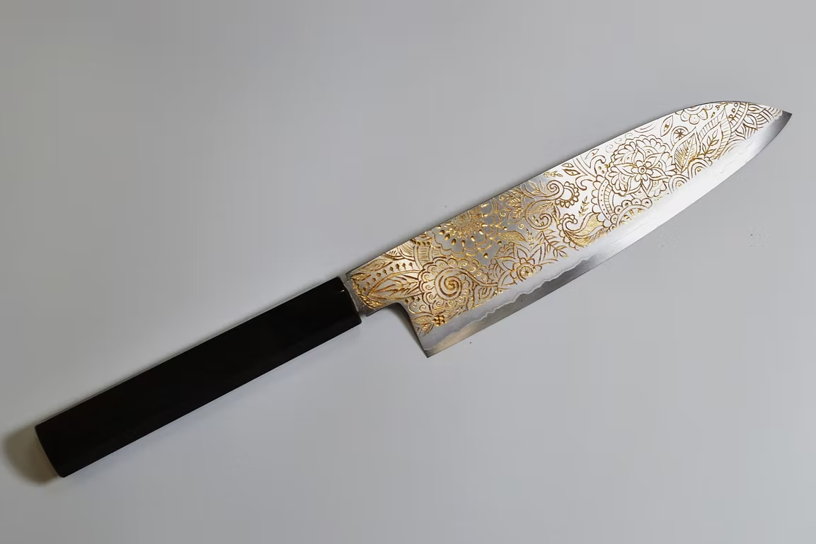 堺 孝行 窪田金雕刻 曼荼羅 銀三鋼 三德刀 180mm 黑檀(口輪:黑水牛銀輪) 握把