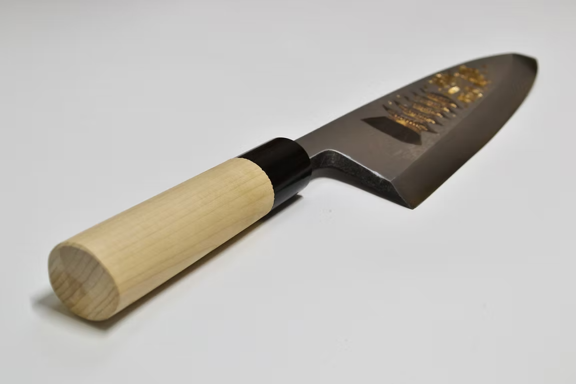 堺 孝行 窪田金屬飾雕刻 五重塔 白鋼 霞研 出刃 240mm 木蘭(口輪:水牛角) 握把