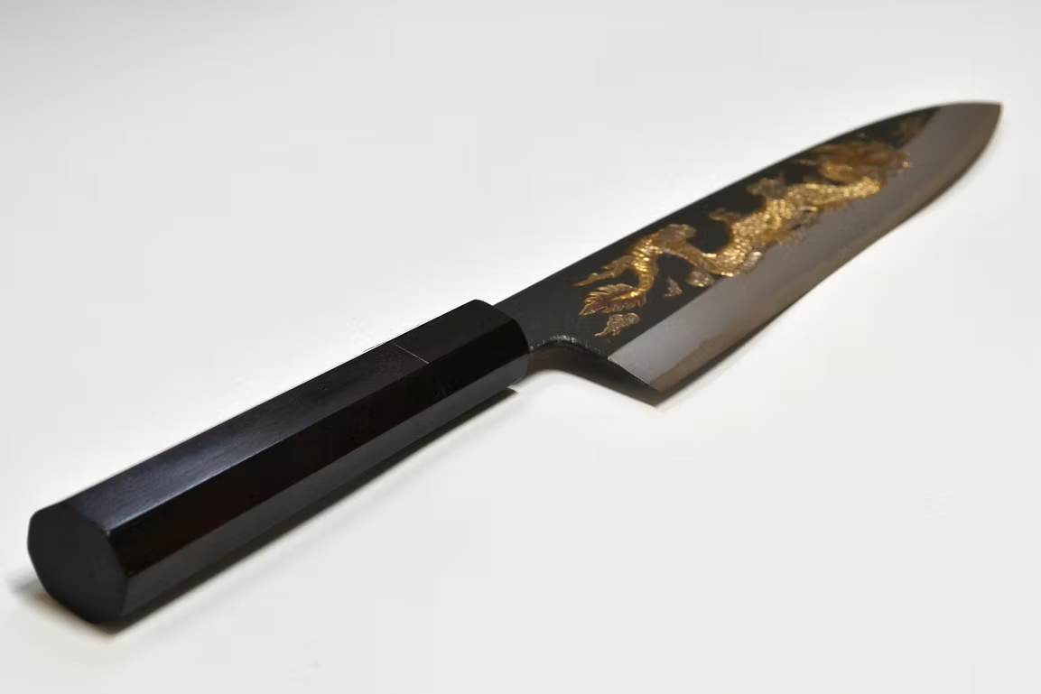 堺 孝行 窪田金屬飾雕刻 雲龍 白鋼二號 黑打 牛刀 240mm 黑檀(口輪:黑水牛銀輪) 握把