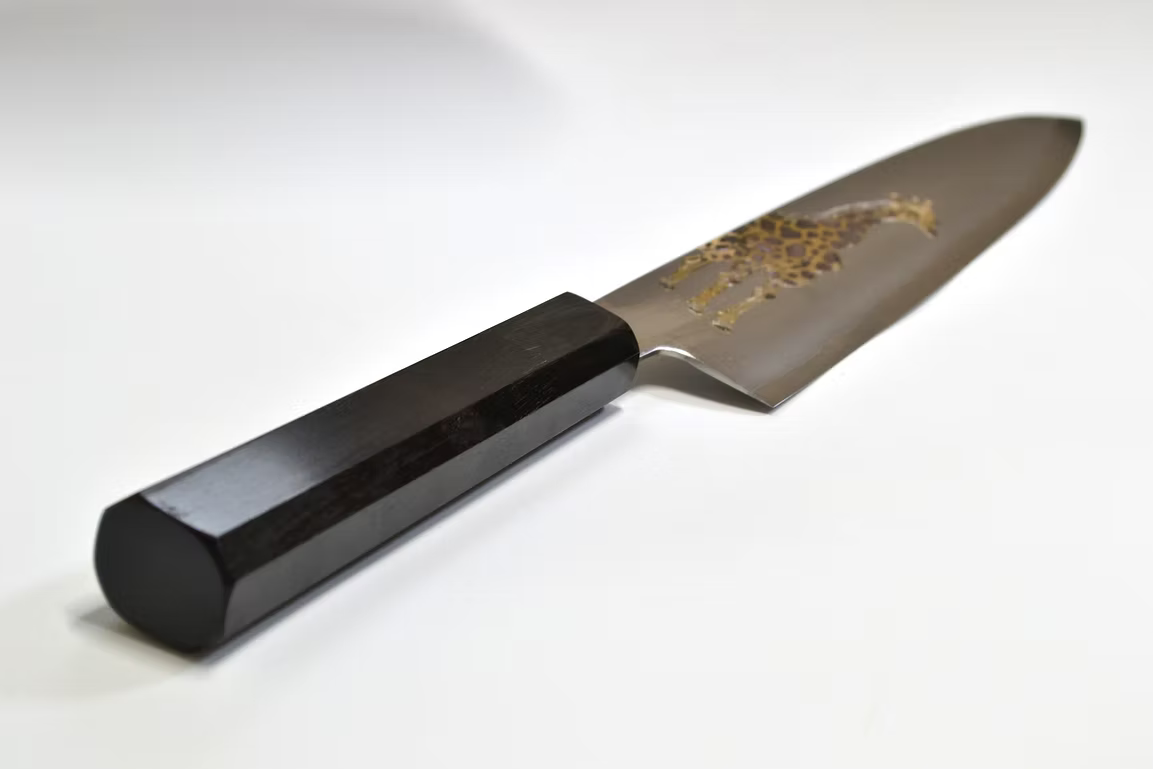 堺 孝行 窪田金屬飾雕刻 長頸鹿 銀三鋼 牛刀 240mm 黑檀(口輪:黑水牛銀輪) 握把