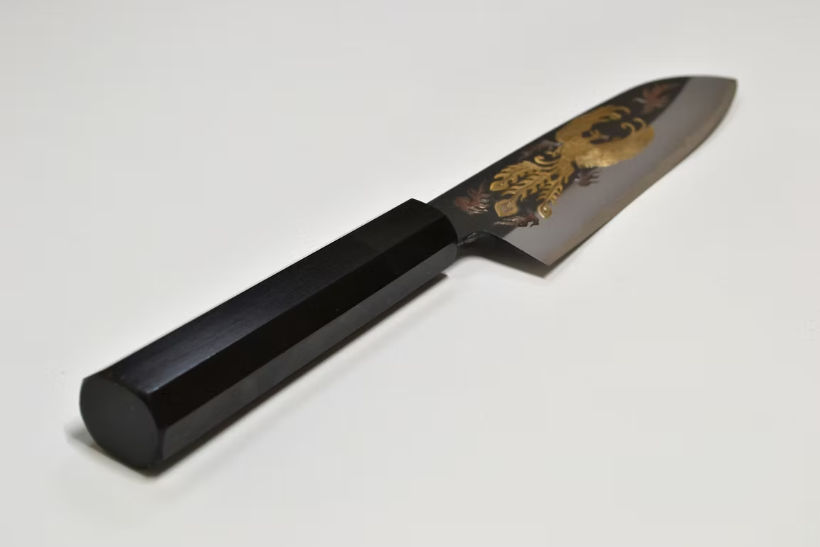 堺 孝行 窪田金屬飾雕刻 鳳凰 白鋼二號 黑打 三德刀 180mm 黑檀(口輪:黑水牛銀輪) 握把