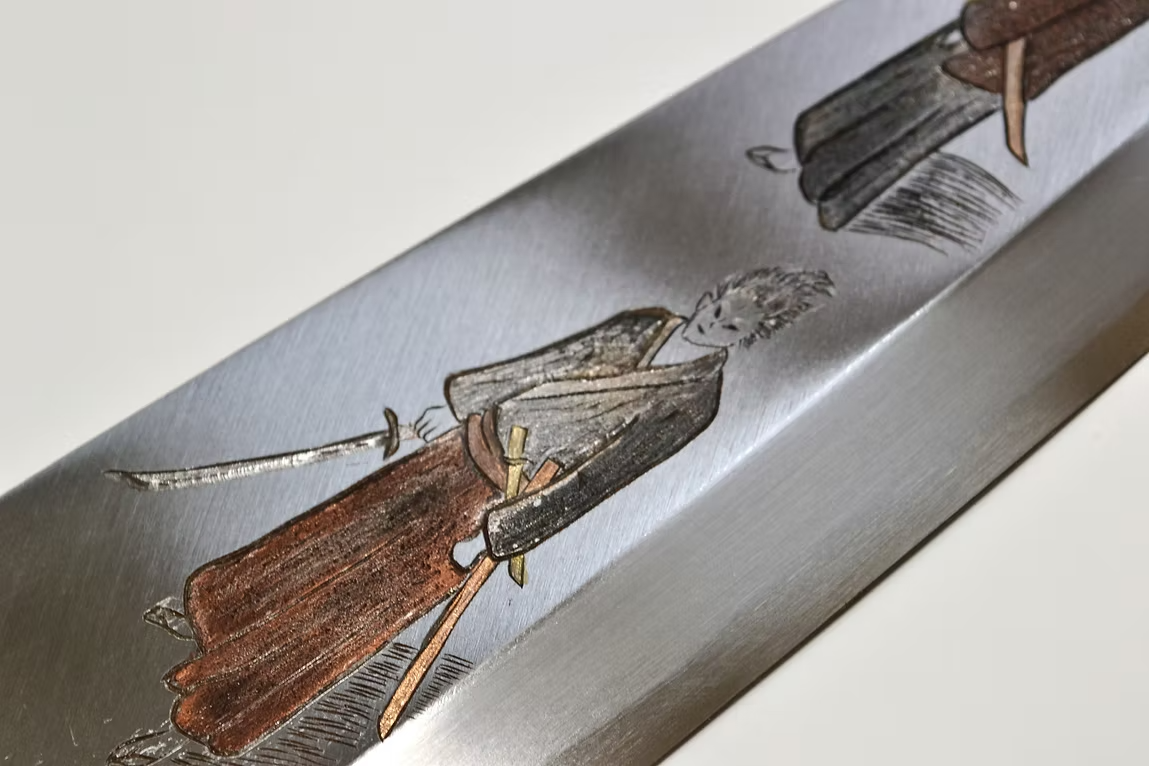 堺 孝行 窪田金屬飾雕刻 武藏與小次郎 白鋼 霞研 出刃 240mm 木蘭(口輪:水牛角) 握把