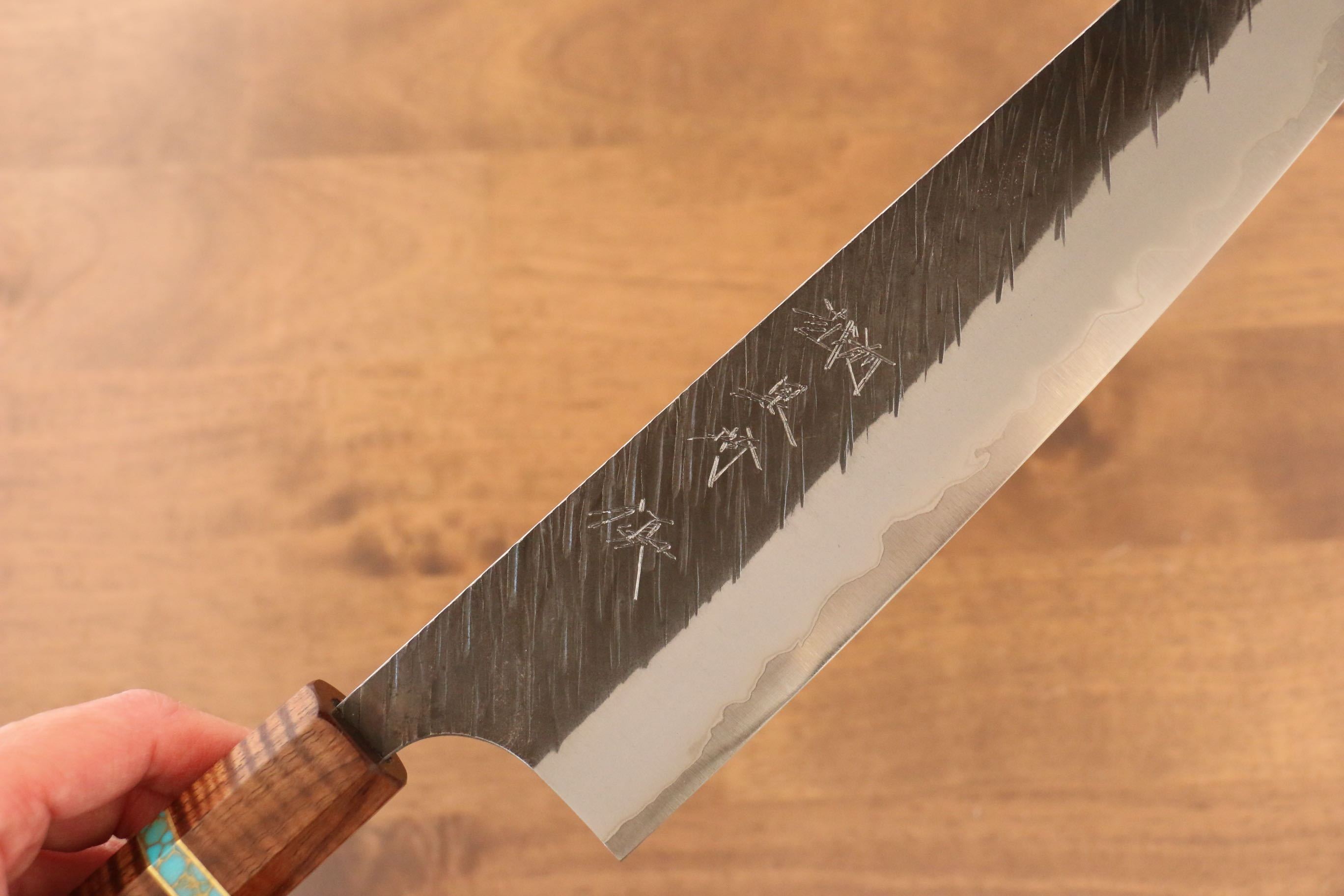 黑崎 優 風神 超級青鋼 鎚目 牛刀 240mm 楓木(茶色帶土耳其石環型設計) 握把 - 清助刃物