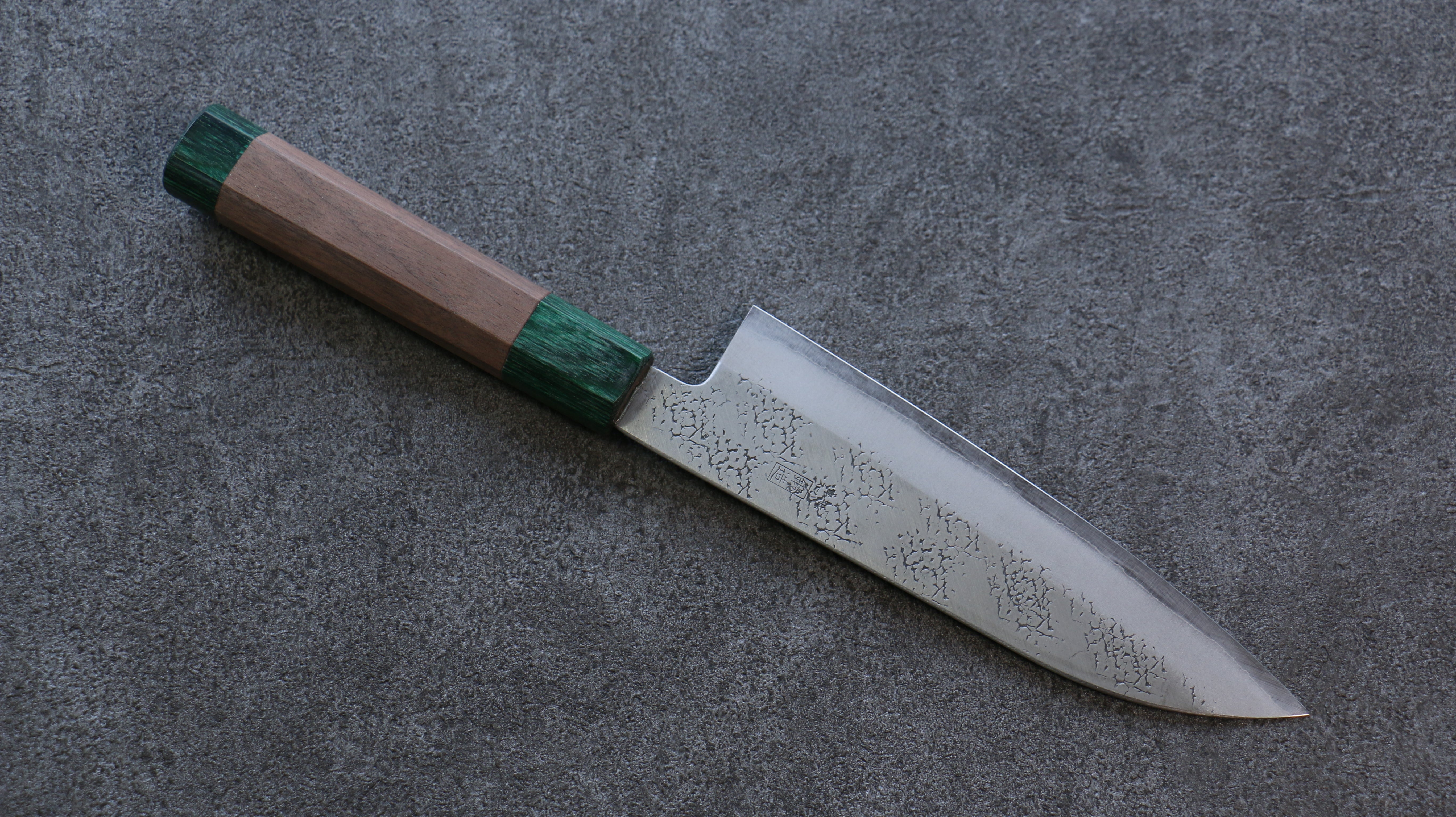 清助 超級青鋼 鎚目 三德刀 165mm 核桃木(兩側帶綠色環型設計) 握把 - 清助刃物