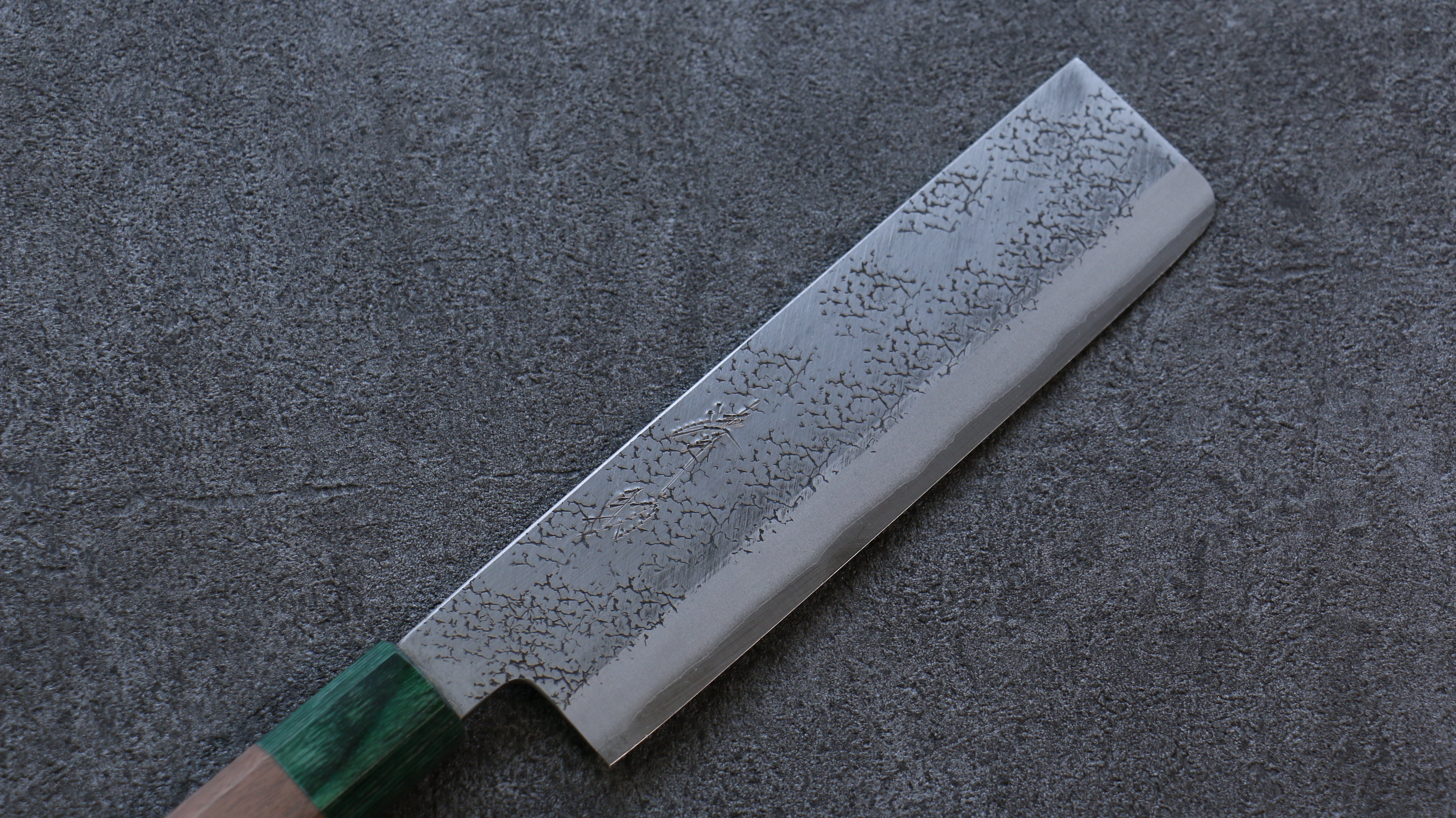 清助 超級青鋼 鎚目 菜切 165mm 核桃木(兩側帶綠色環型設計) 握把 - 清助刃物