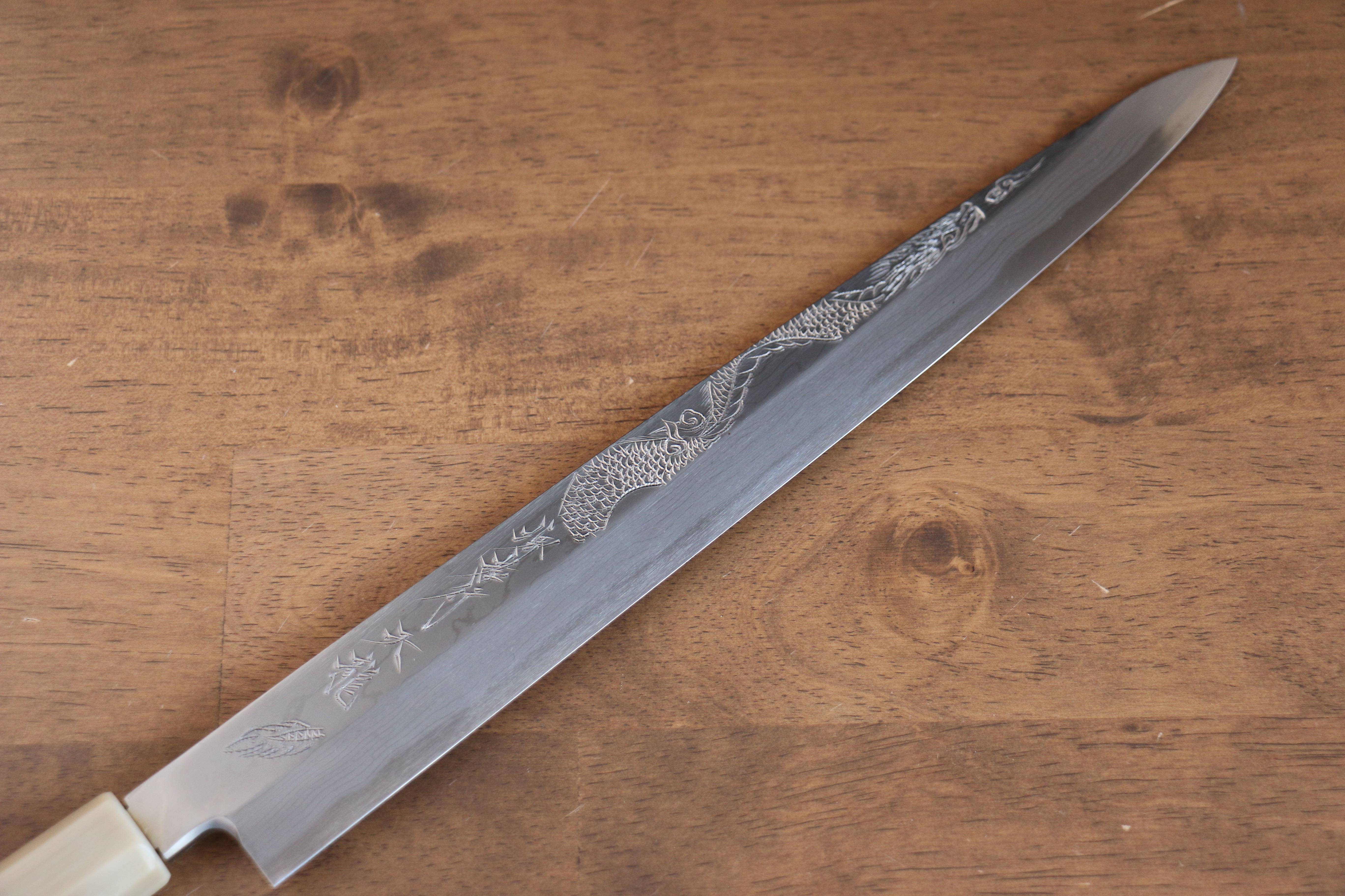 堺 孝行 天龍 Uzushio 渦潮 青鋼二號 刻有龍的圖樣 柳刃 300mm 紅黑檀 握把 附刀鞘 - 系列商品之4 - 清助刃物