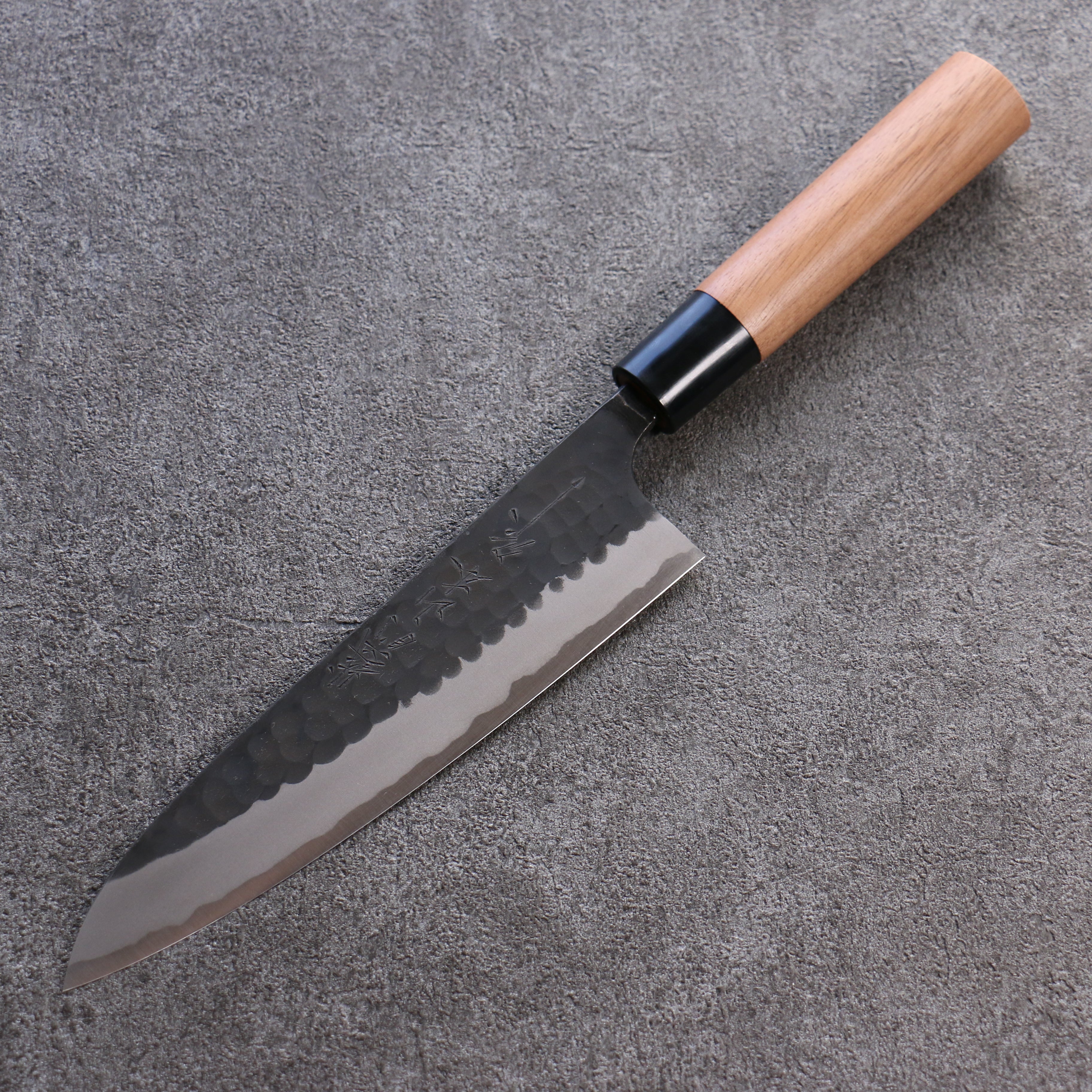 山本 直 青鋼 黑打 鎚目 (丸) 牛刀 180mm 核桃木 握把 - 清助刃物