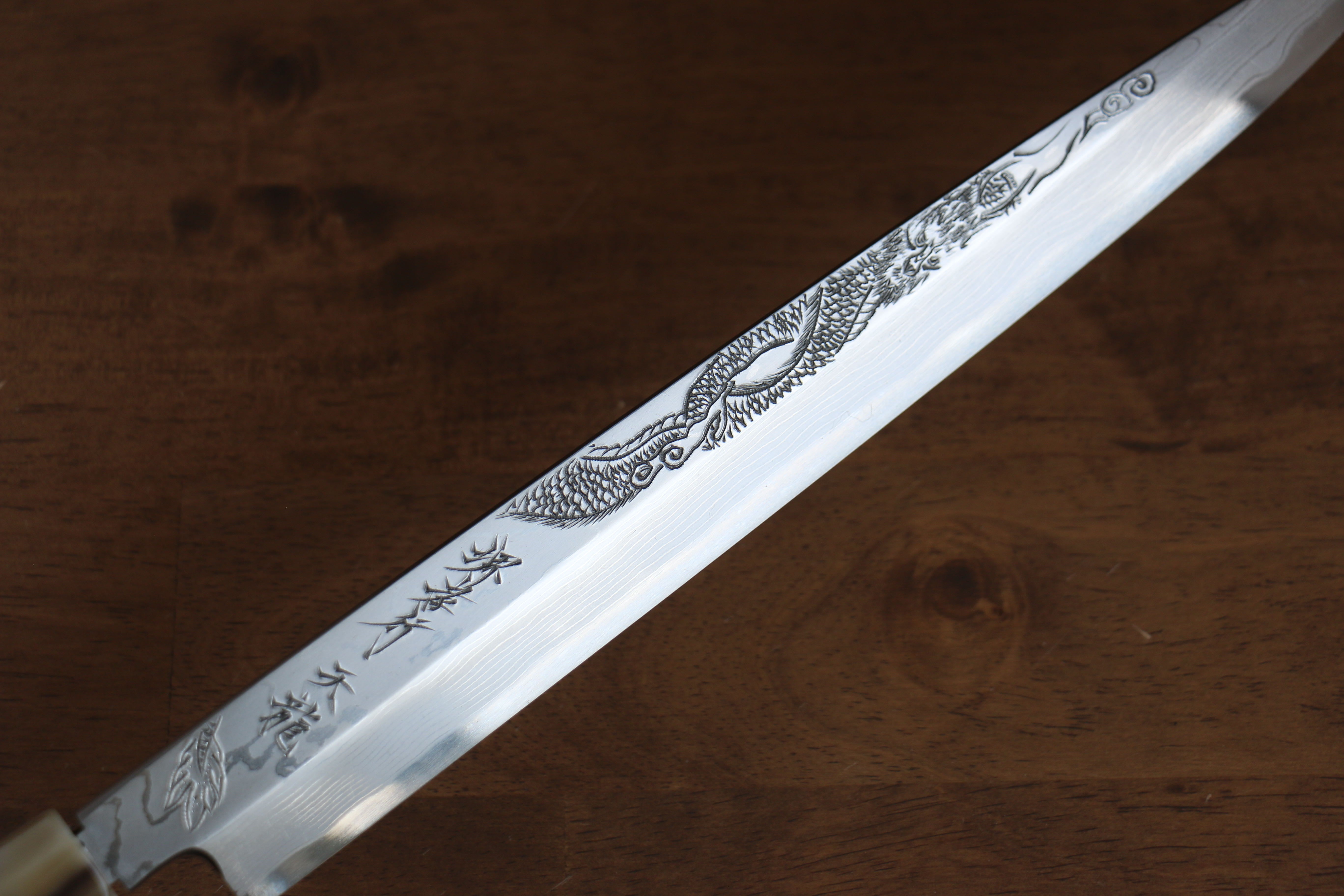 堺 孝行 天龍 Uzushio 渦潮 青鋼二號 刻有龍的圖樣 柳刃 300mm 紅黑檀 握把 附刀鞘 - 系列商品之10 - 清助刃物