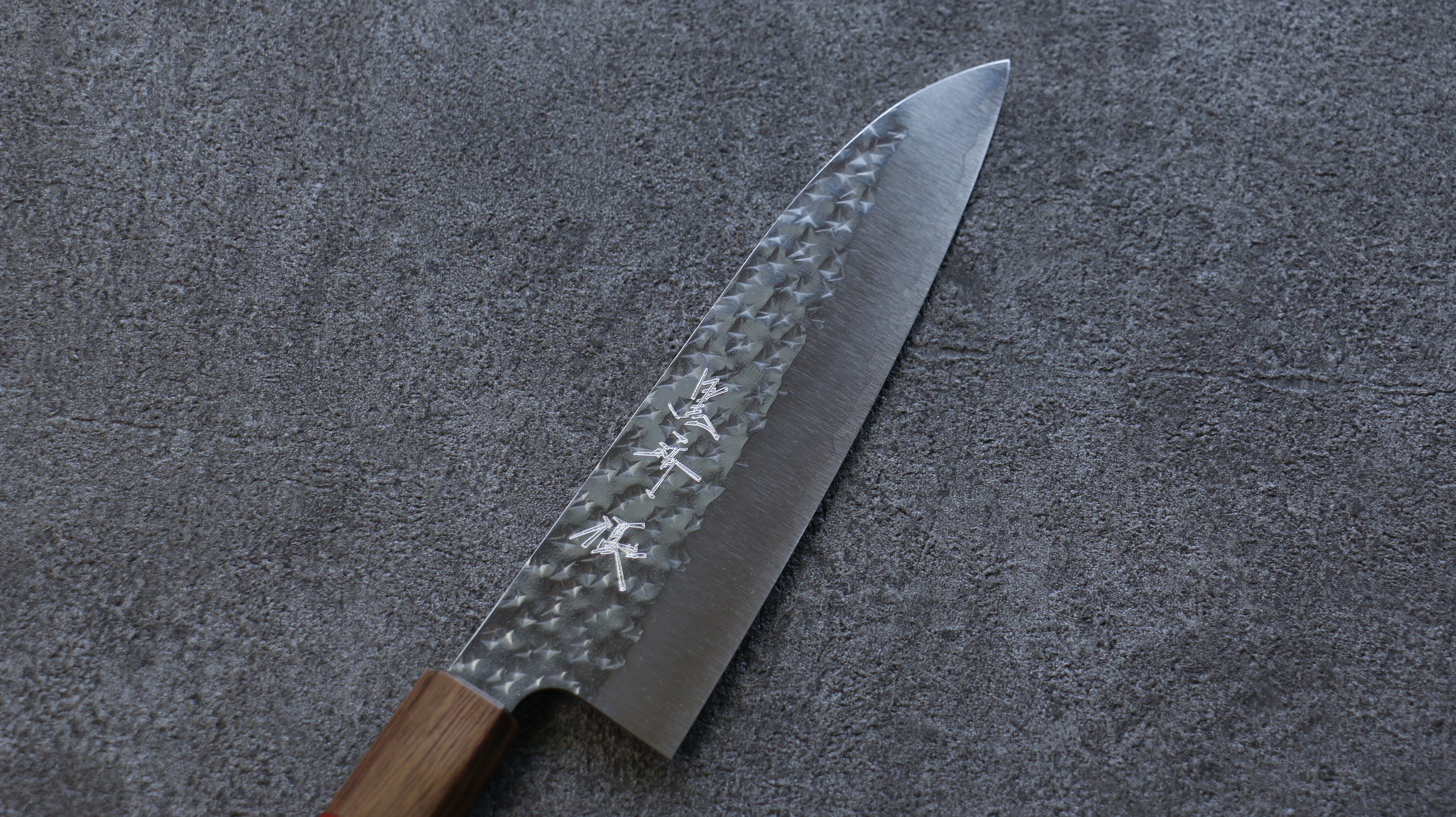 黑崎 優 閃光流 SG2 鎚目 小三德刀 150mm 紅花梨木 握把 - 清助刃物
