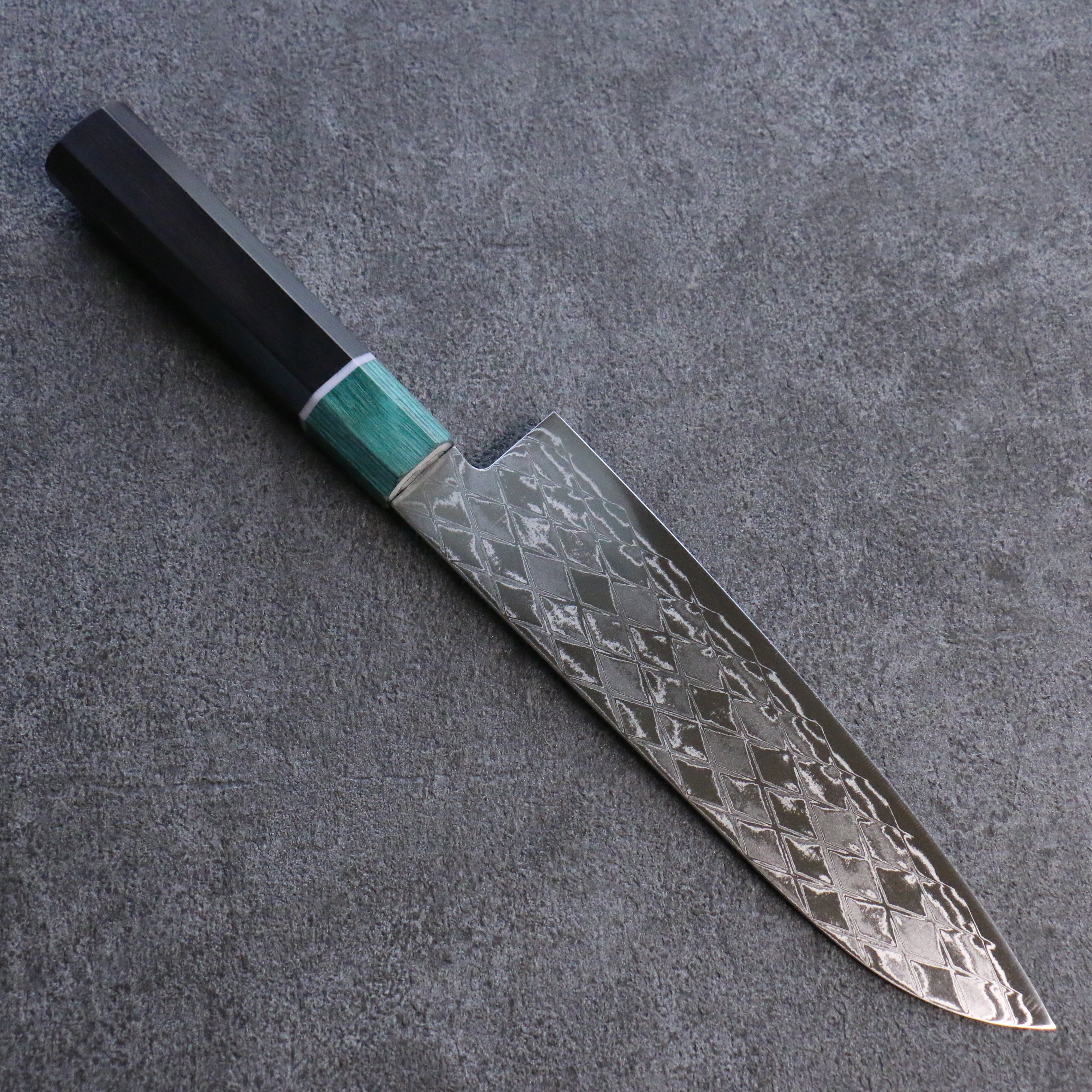 清助 AUS10 鏡面菱格紋 三德刀 180mm 黑合成木(口輪:綠合成木) 握把 - 清助刃物