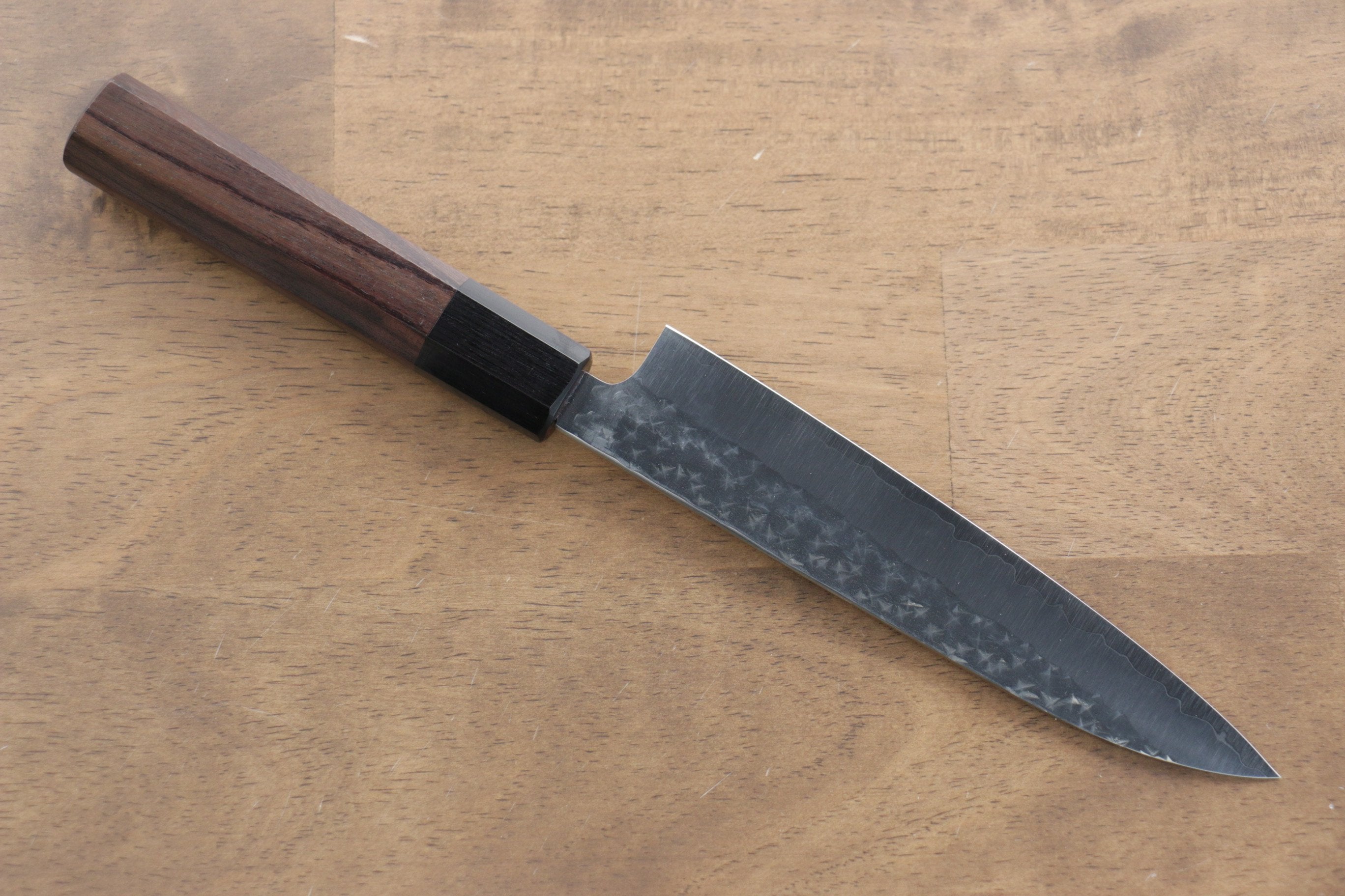 黑崎 優 閃光 SG2 鎚目 多用途小刀 150mm 紫檀木(口輪:黑合成木) 握把 - 清助刃物