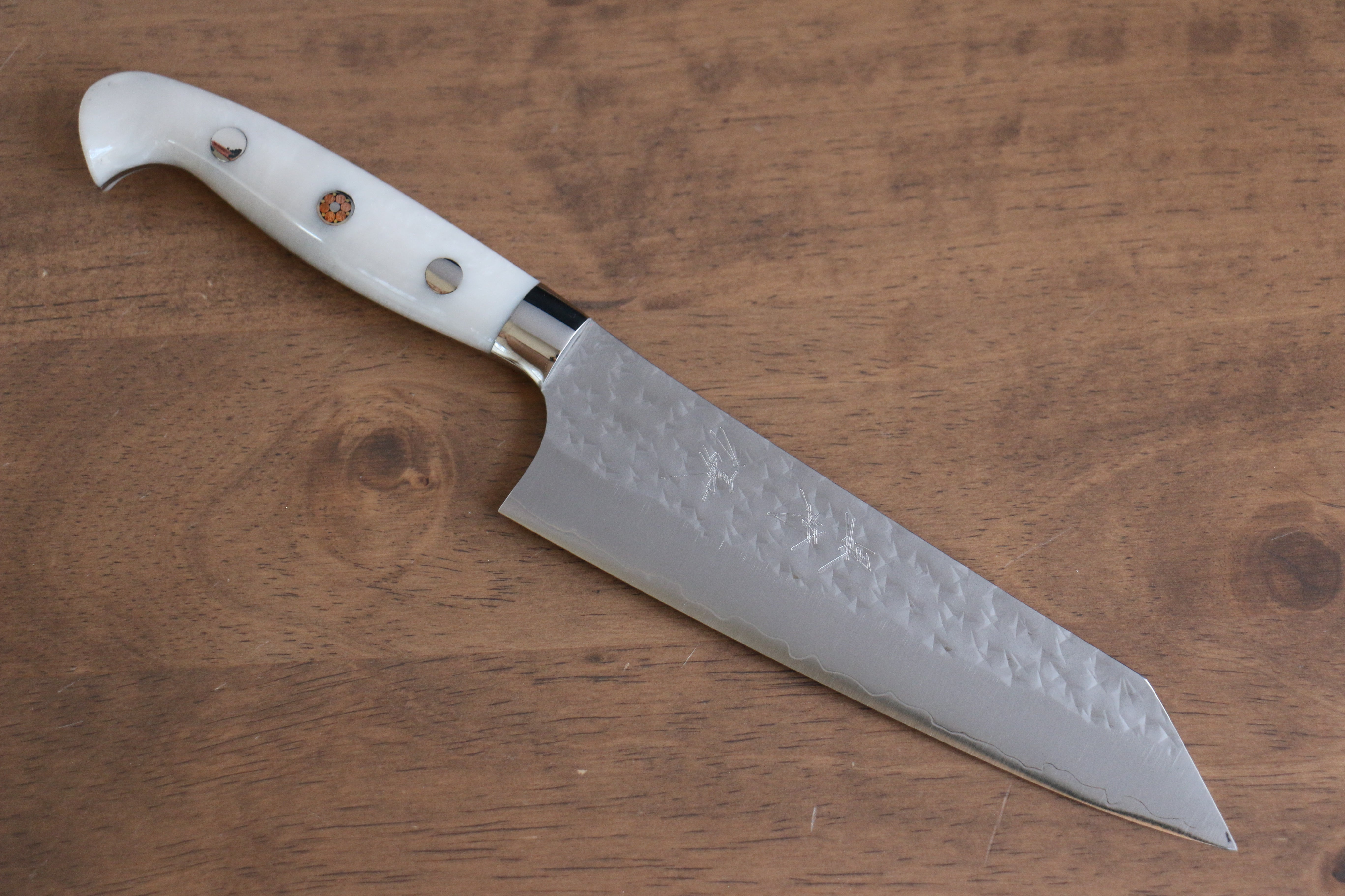黑崎 優 閃光 銳 SG2 鎚目 小三德刀 150mm 白壓克力 握把 - 清助刃物