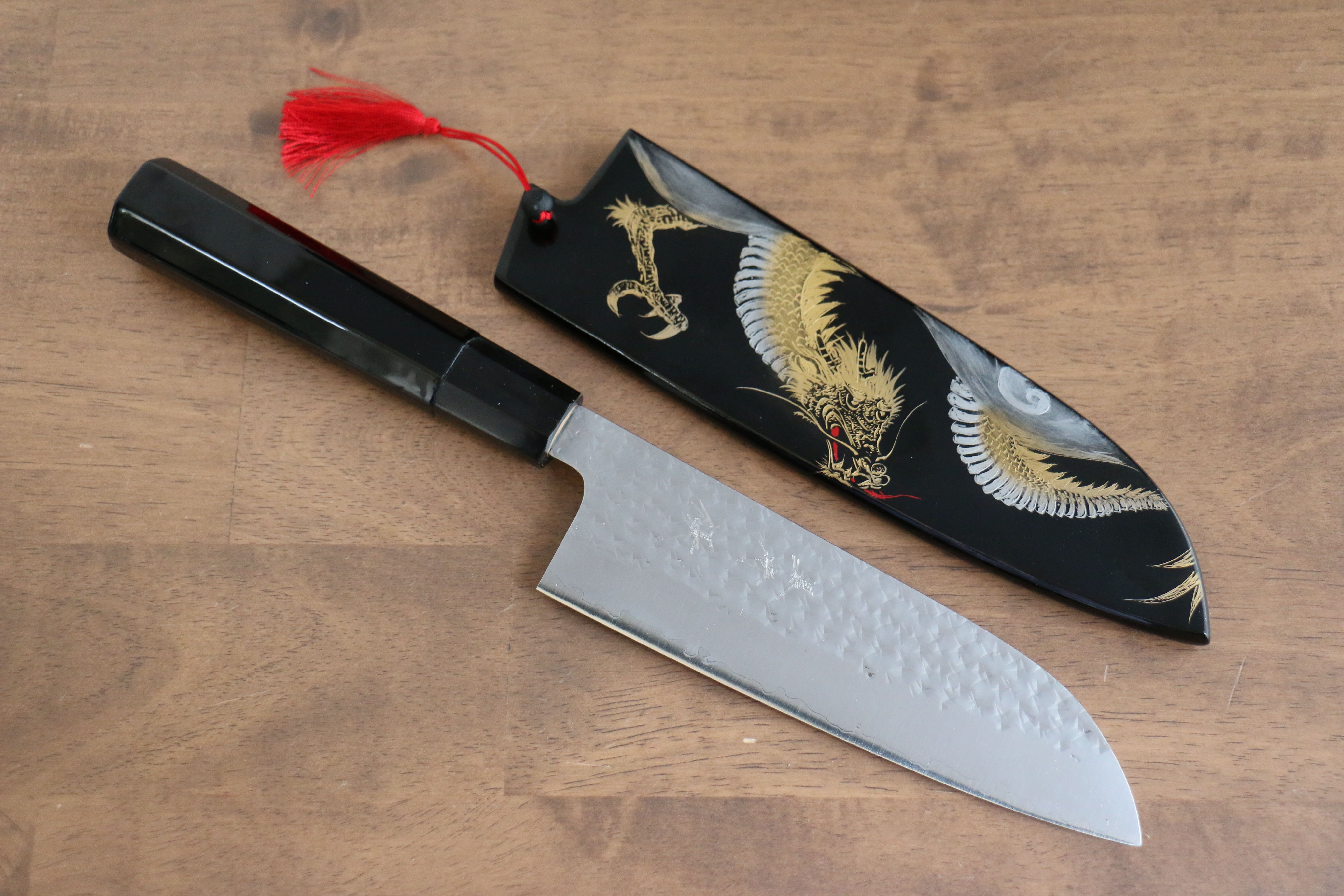 黑崎 優 閃光 SG2 鎚目 龍 沈金 三德刀 165mm 漆塗 握把 附刀鞘 - 清助刃物