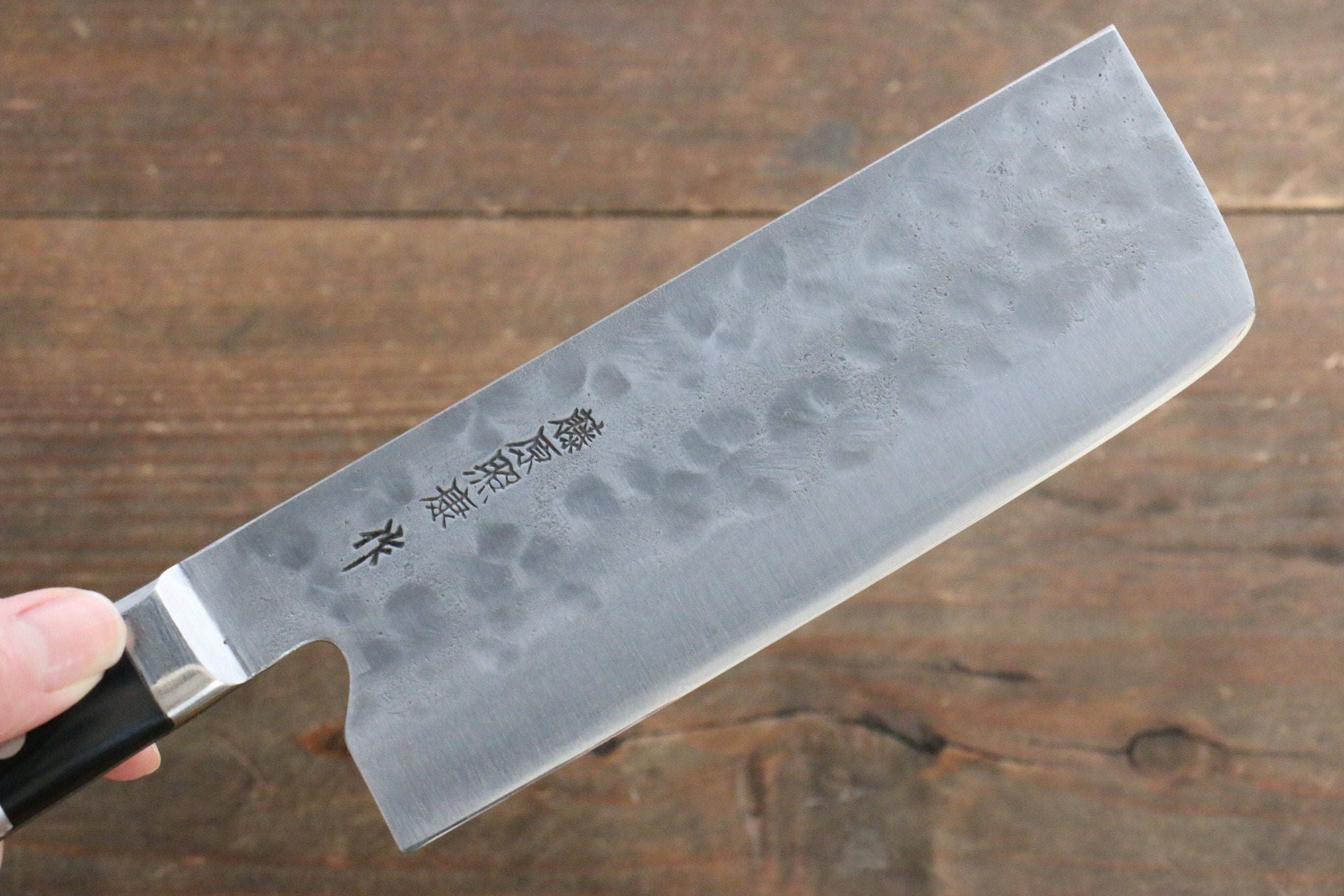 藤原 照康 幻之名刀 白鋼一號 梨地 鎚目 菜切 150mm 黒合成木握把 - 清助刃物