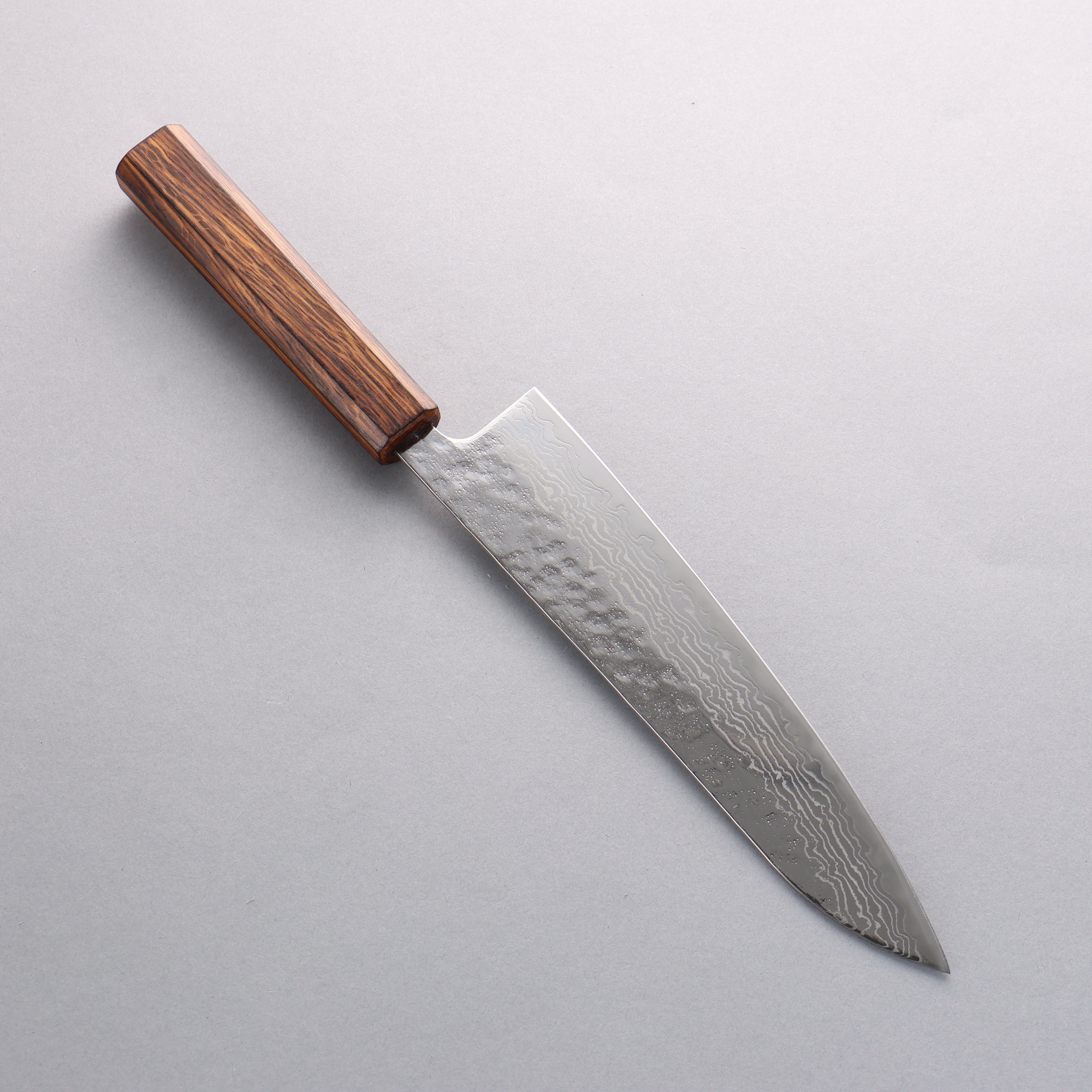 清助 不鏽鋼 440C 鎚目 大馬士革紋 打磨處理 牛刀 210mm 橡木 握把 - 清助刃物
