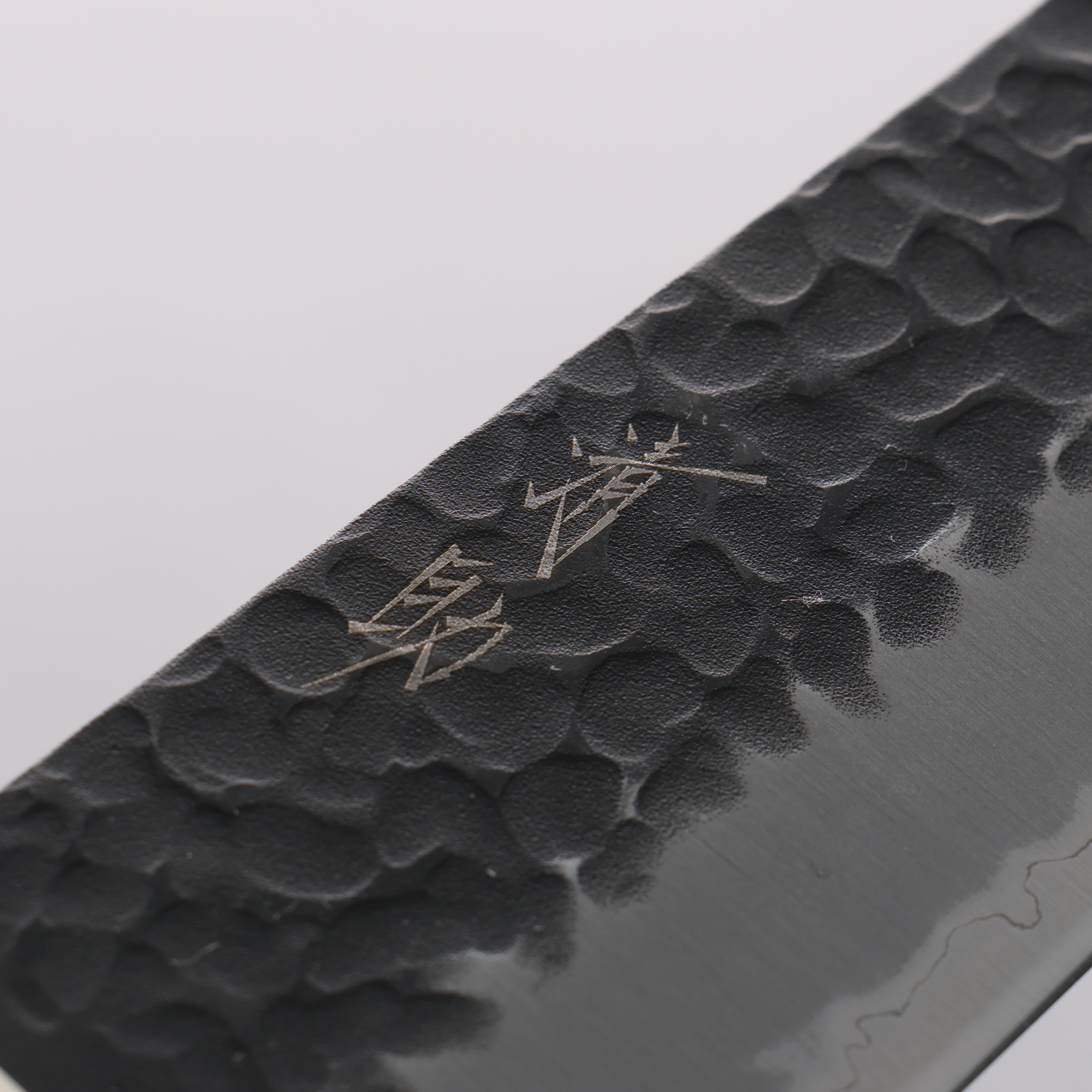 清助 超級青鋼 鎚目 黑打 三德刀 180mm 茶色合成木 握把 - 清助刃物