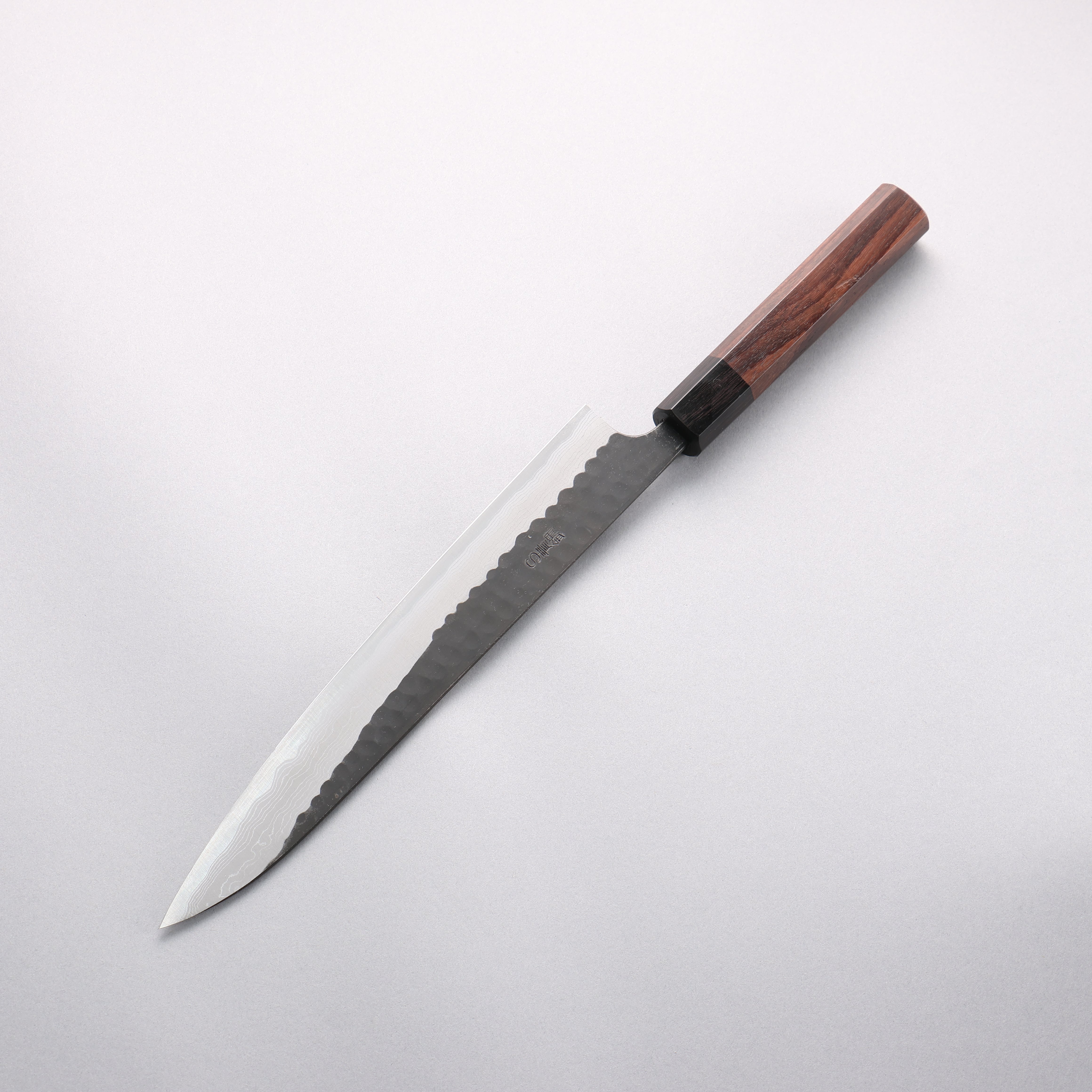 山本 直 超級青鋼 黑打 鎚目 大馬士革紋 柳刃 240mm 紫檀木 握把 - 清助刃物