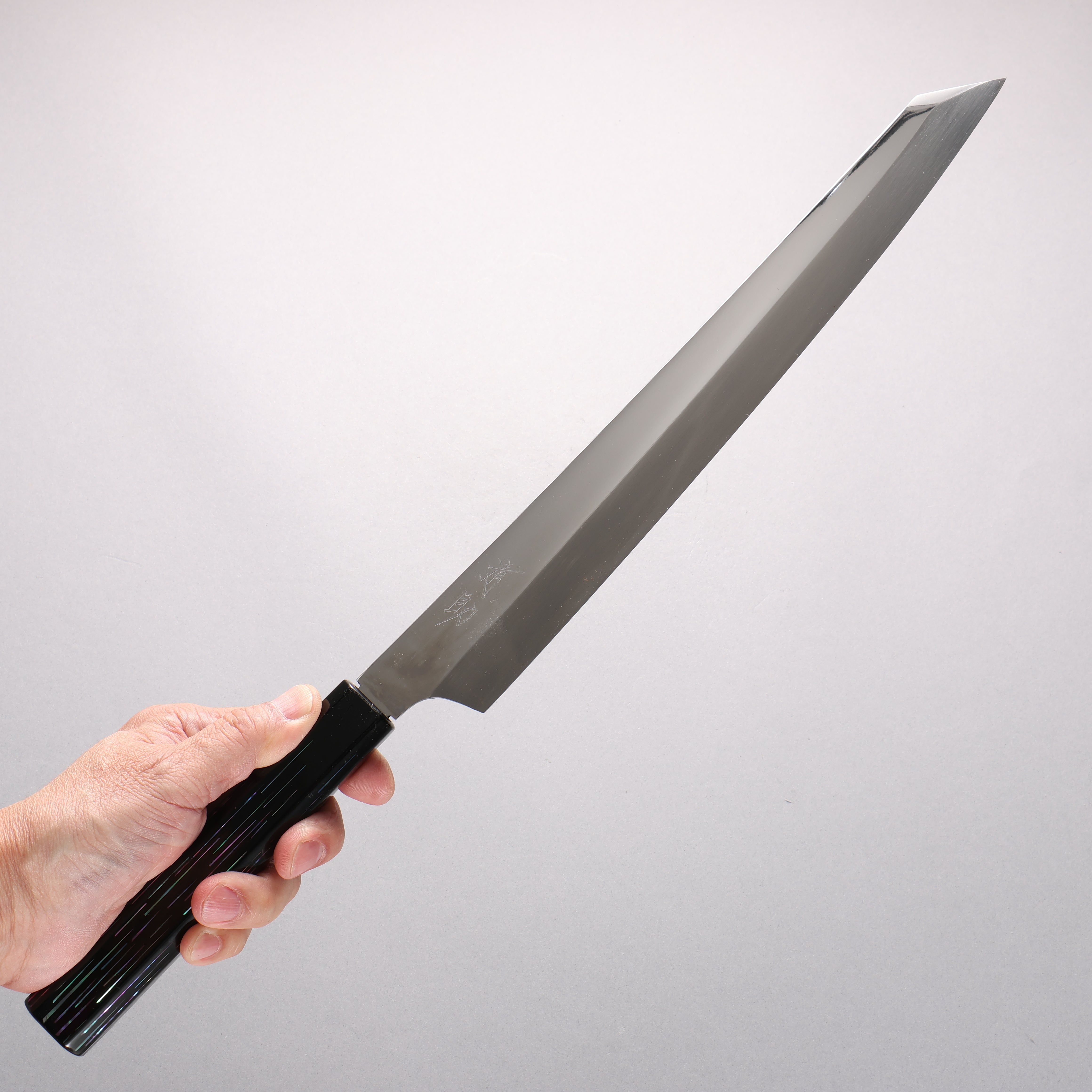 堺 孝行 本燒 飛燕 VG10 鏡面處理 劍型柳刃 300mm 黑漆塗 (珍珠母貝鑲嵌) 握把 附刀鞘 Tetris Pattern MOP inlay (テトリス調螺鈿) - 清助刃物