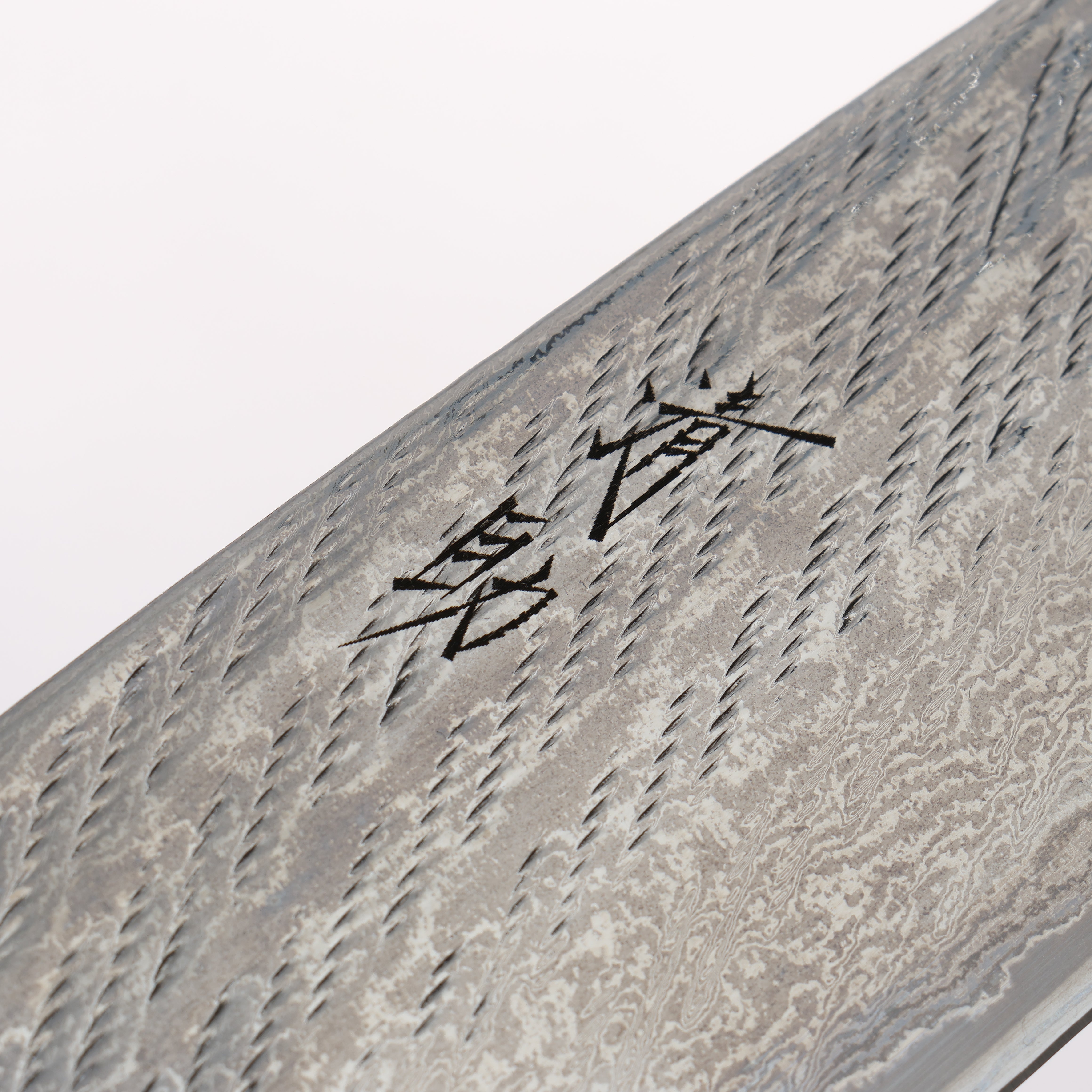 清助 銀三鋼 鎚目 大馬士革紋 繩索紋樣 三德刀 170mm 黑檀 (口輪：黑水牛角) 握把 - 清助刃物