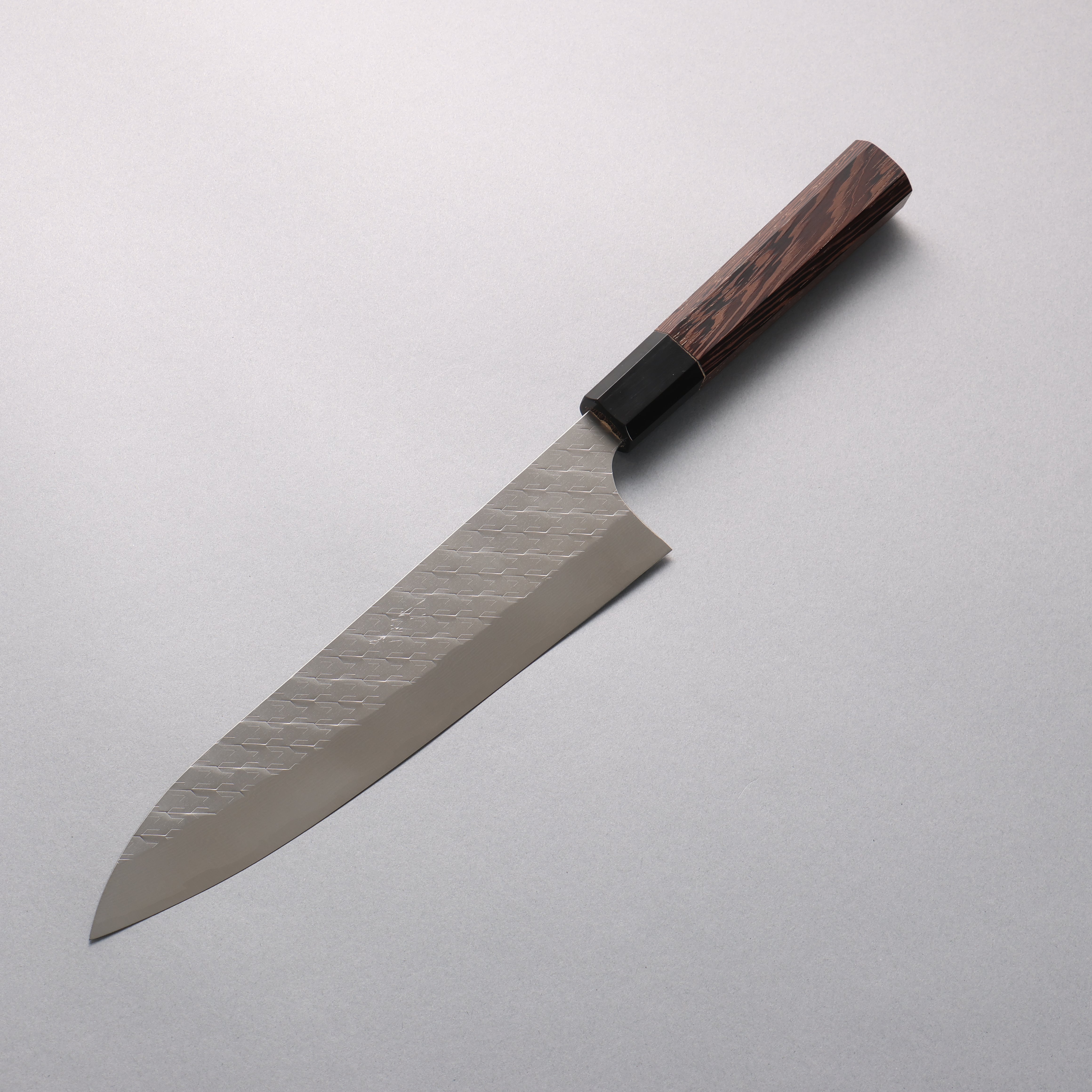 尾形 峻吾 SPG STRIX 鎚目 大馬士革紋 牛刀 210mm 雞翅木（口輪：黒色水牛角） 握把