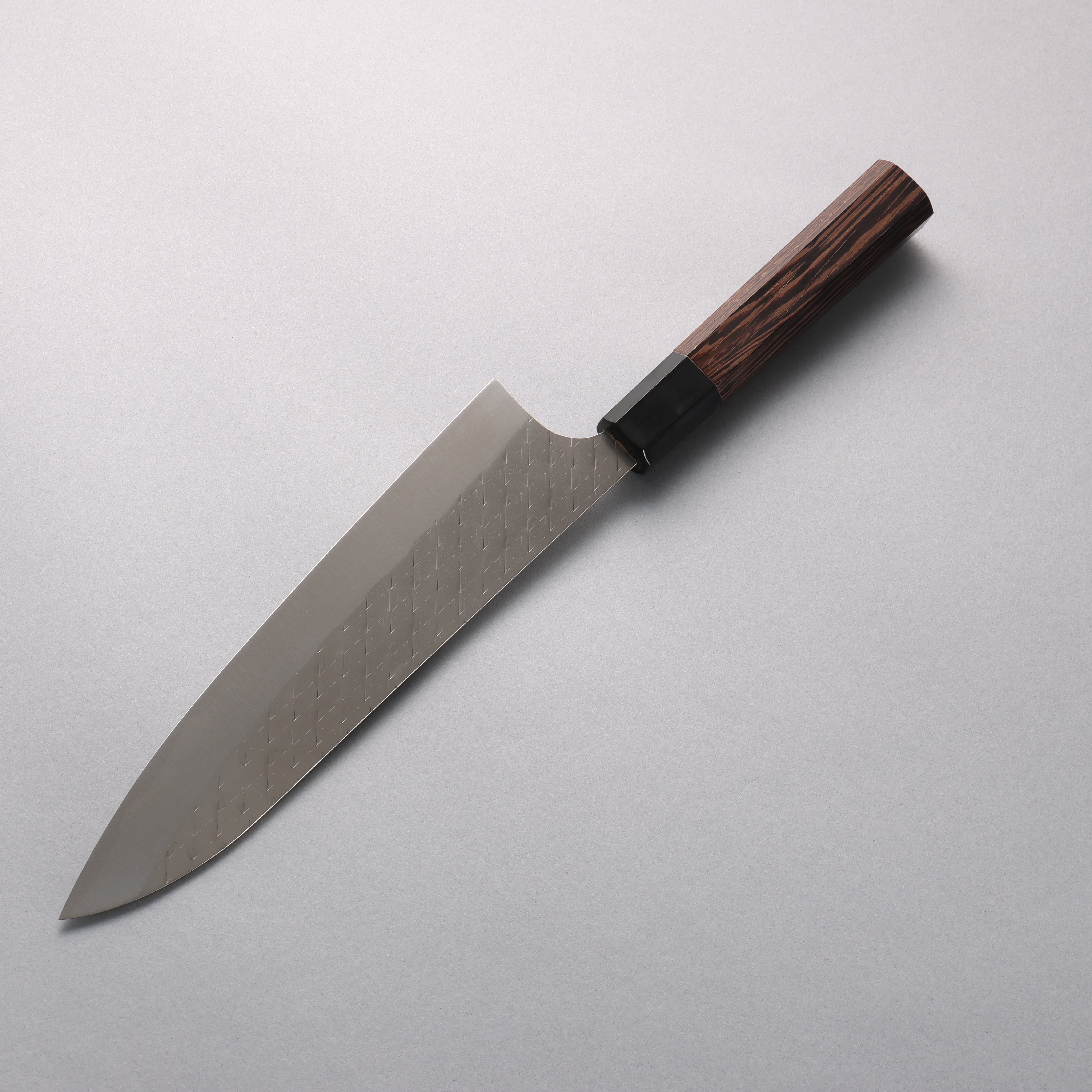 尾形 峻吾 SPG STRIX 鎚目 大馬士革紋 牛刀 210mm 雞翅木（口輪：黒色水牛角） 握把