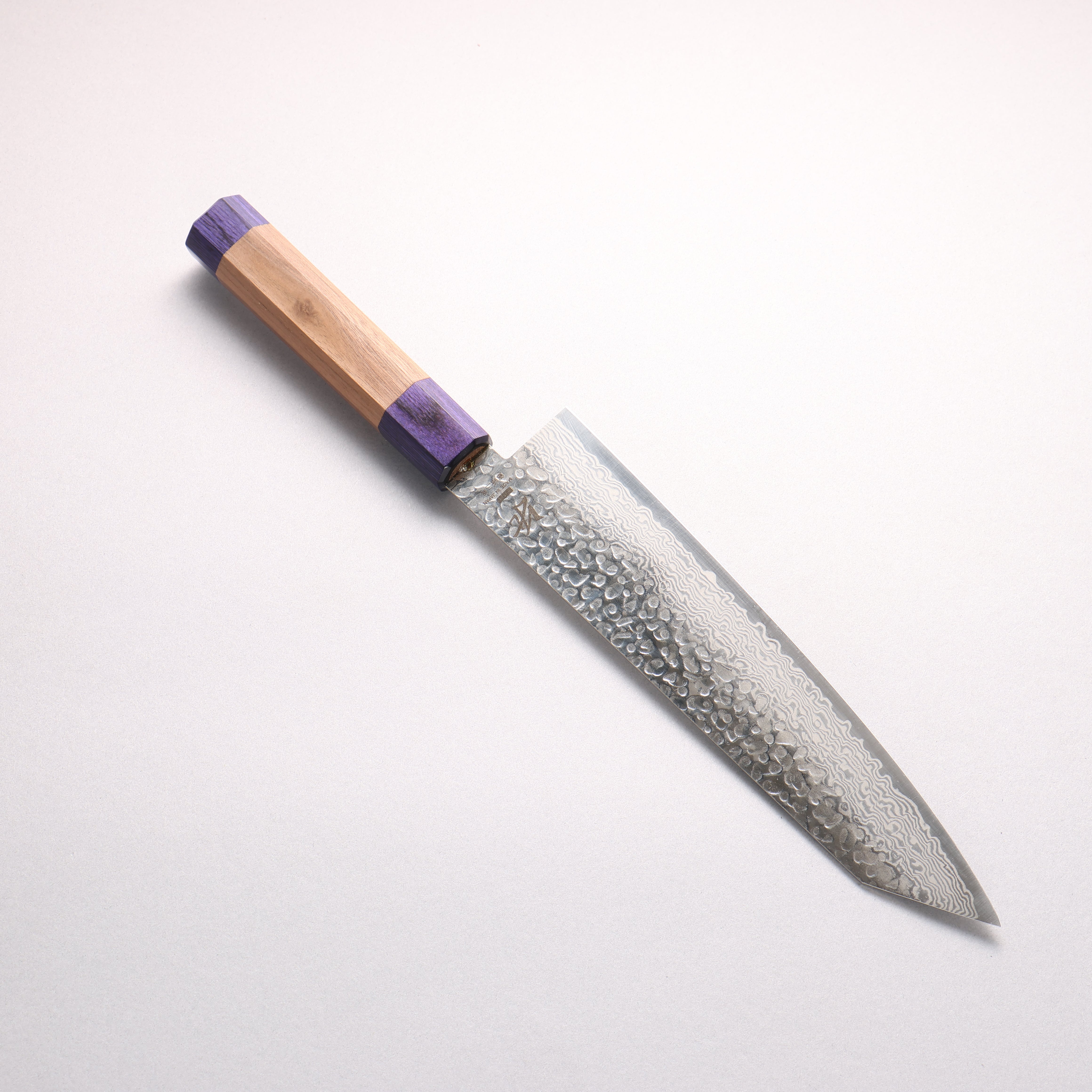 清助 銀三鋼 鎚目 大馬士革紋 切付牛刀 210mm 核桃木（兩側帶青色環型設計） 握把 - 清助刃物