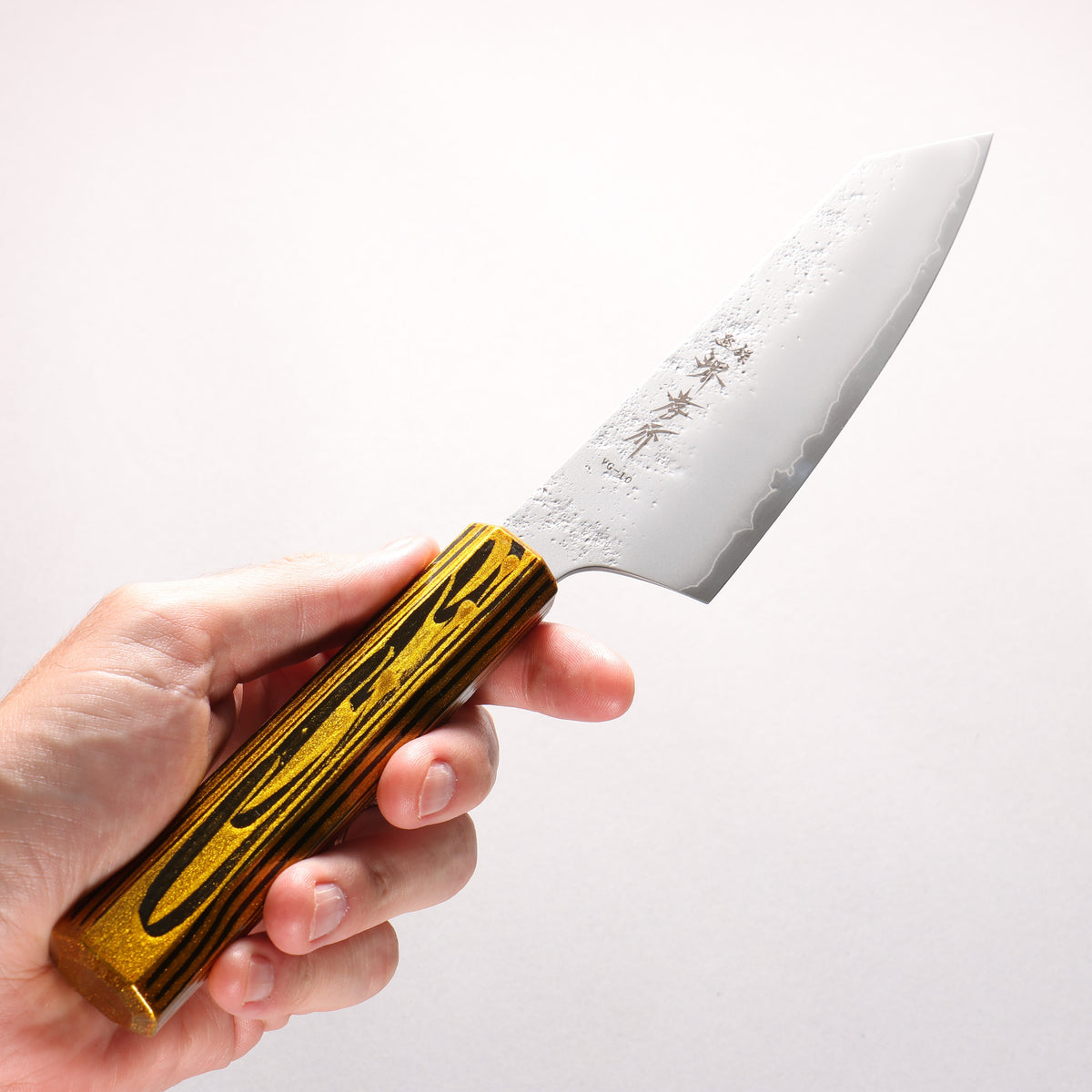 堺 孝行 彩煌 VG10 梨地 劍型三德刀 160mm 亮金漆色 握把 - 清助刃物